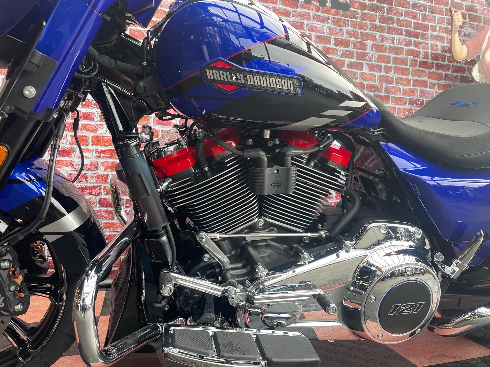 HARLEY-DAVIDSON CVO Street Glide-image-13