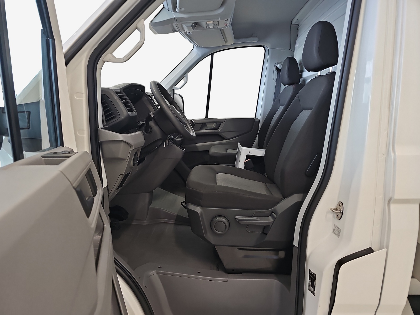 VW Crafter 35 2.0 TDI L3 HD A-image-6