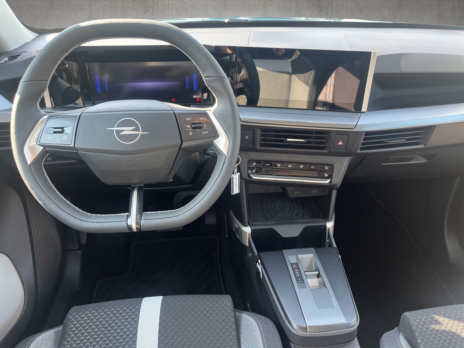 OPEL Frontera 1.2 T HEV 145 Edition-image-9