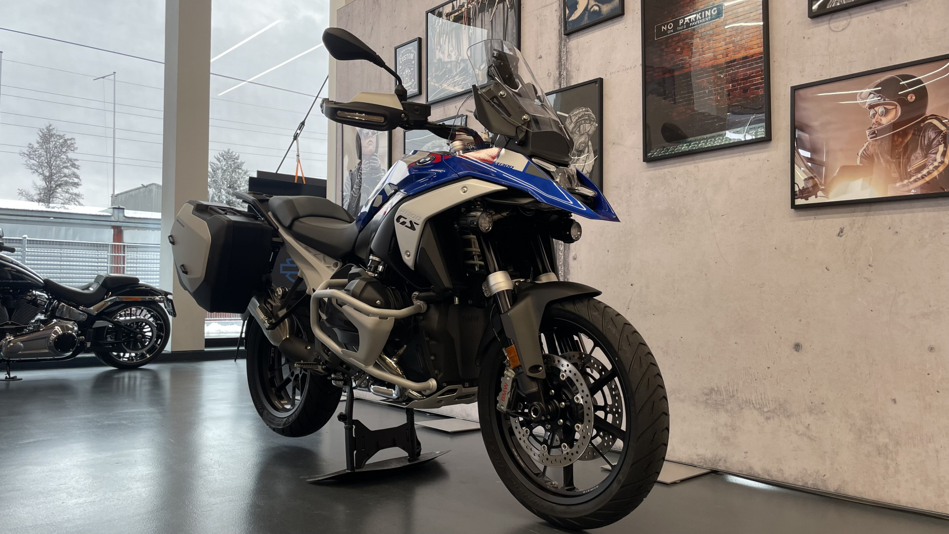BMW R 1300 GS Trophy-image-1