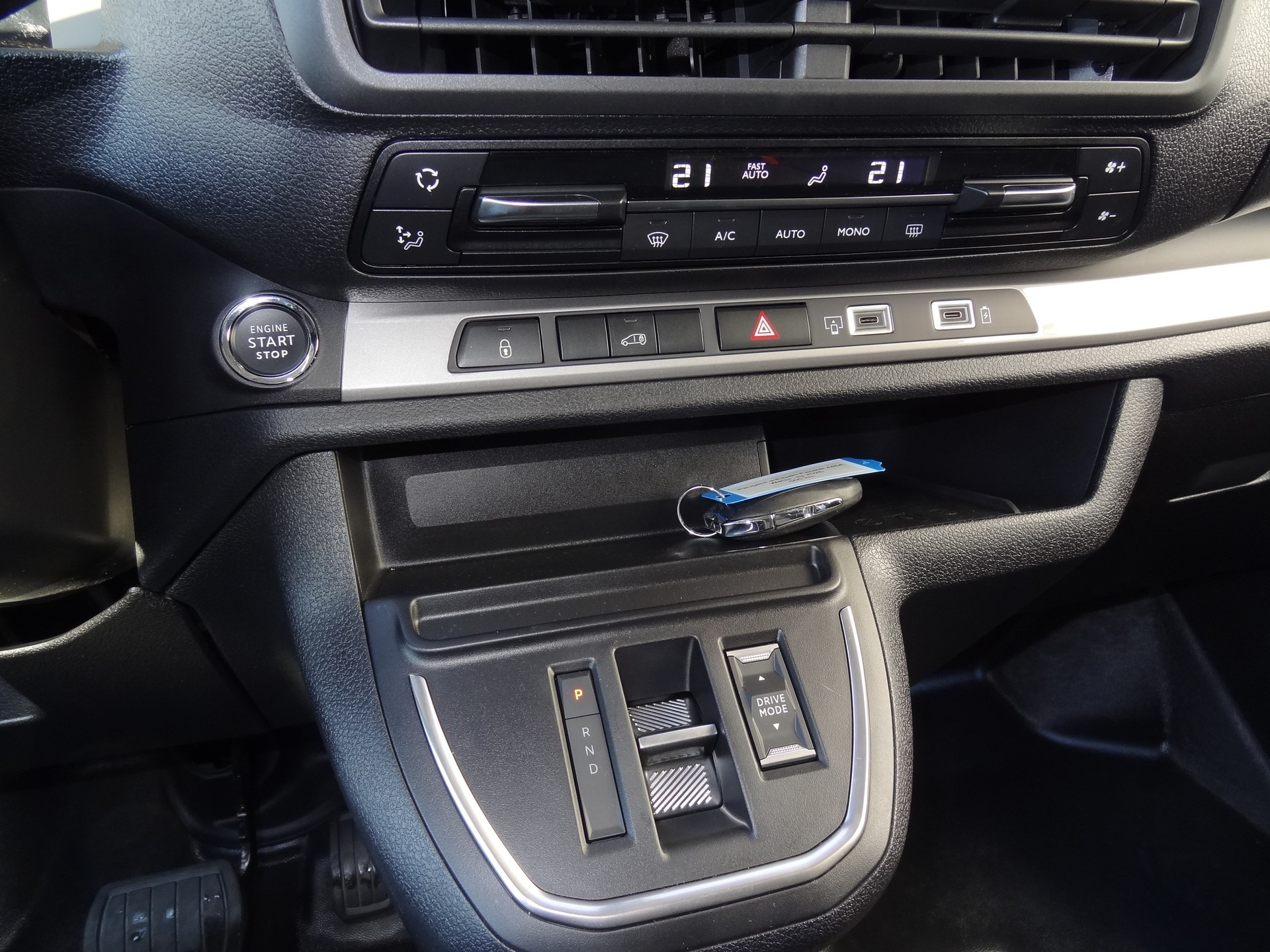 PEUGEOT Expert 75 KWh Standard-image-9
