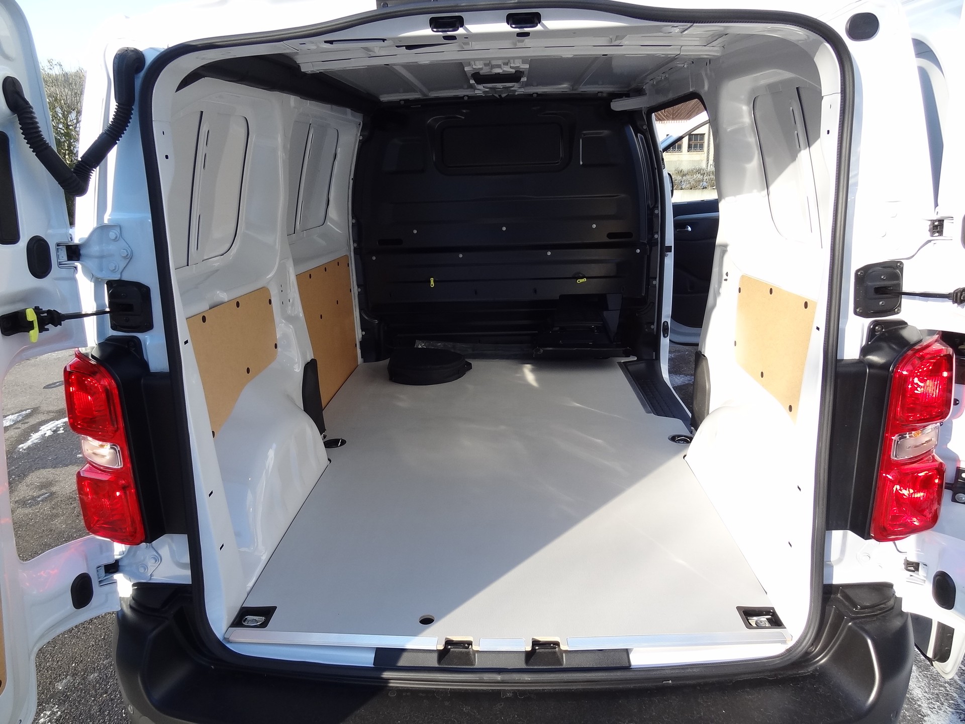 PEUGEOT Expert 75 KWh Standard-image-15