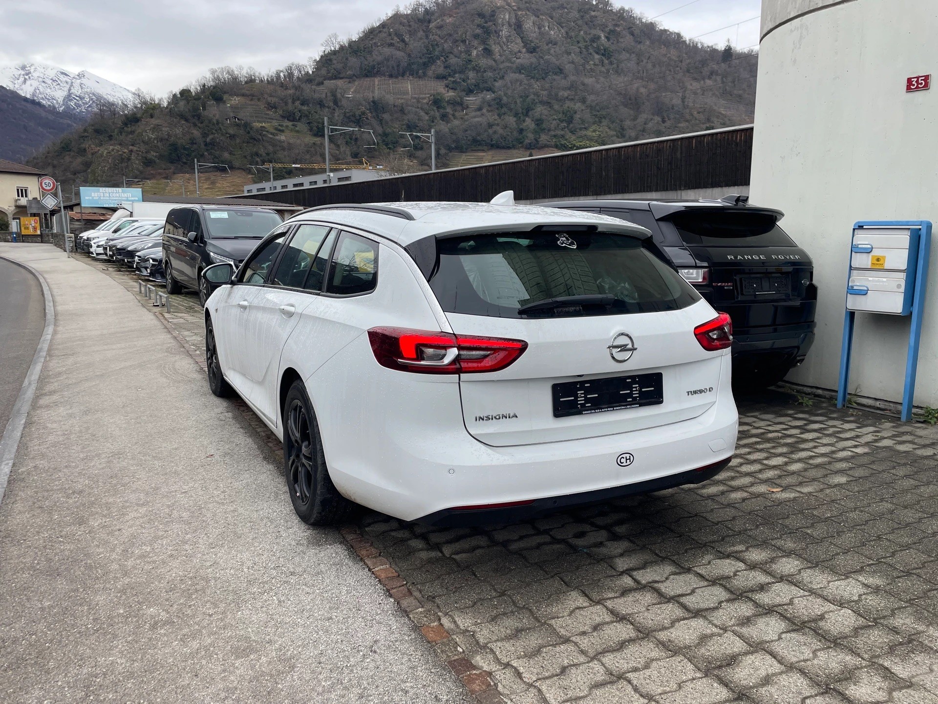 OPEL Insignia 1.6 CDTI Sports Tourer Edition Automatic-image-4