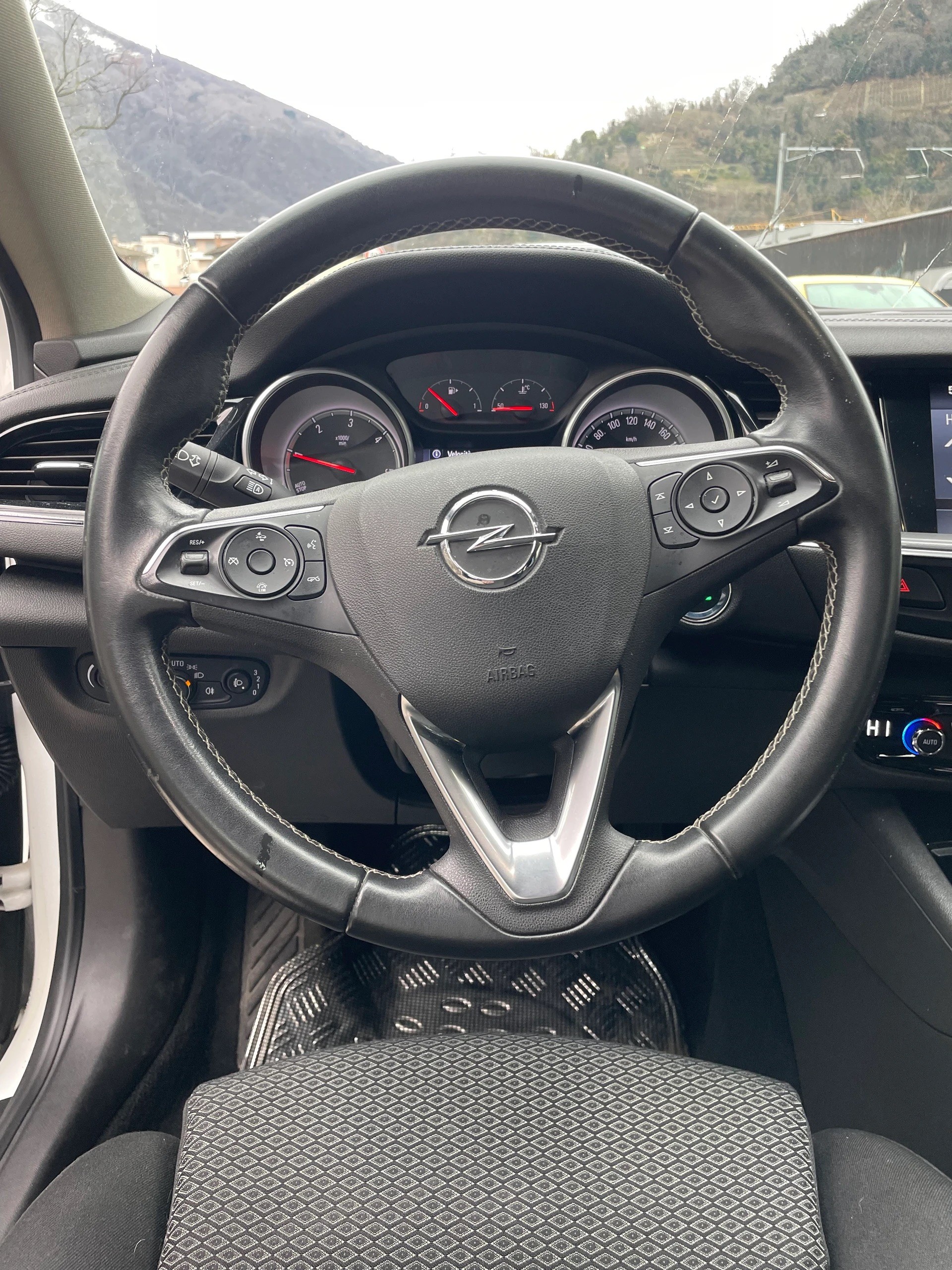 OPEL Insignia 1.6 CDTI Sports Tourer Edition Automatic-image-9