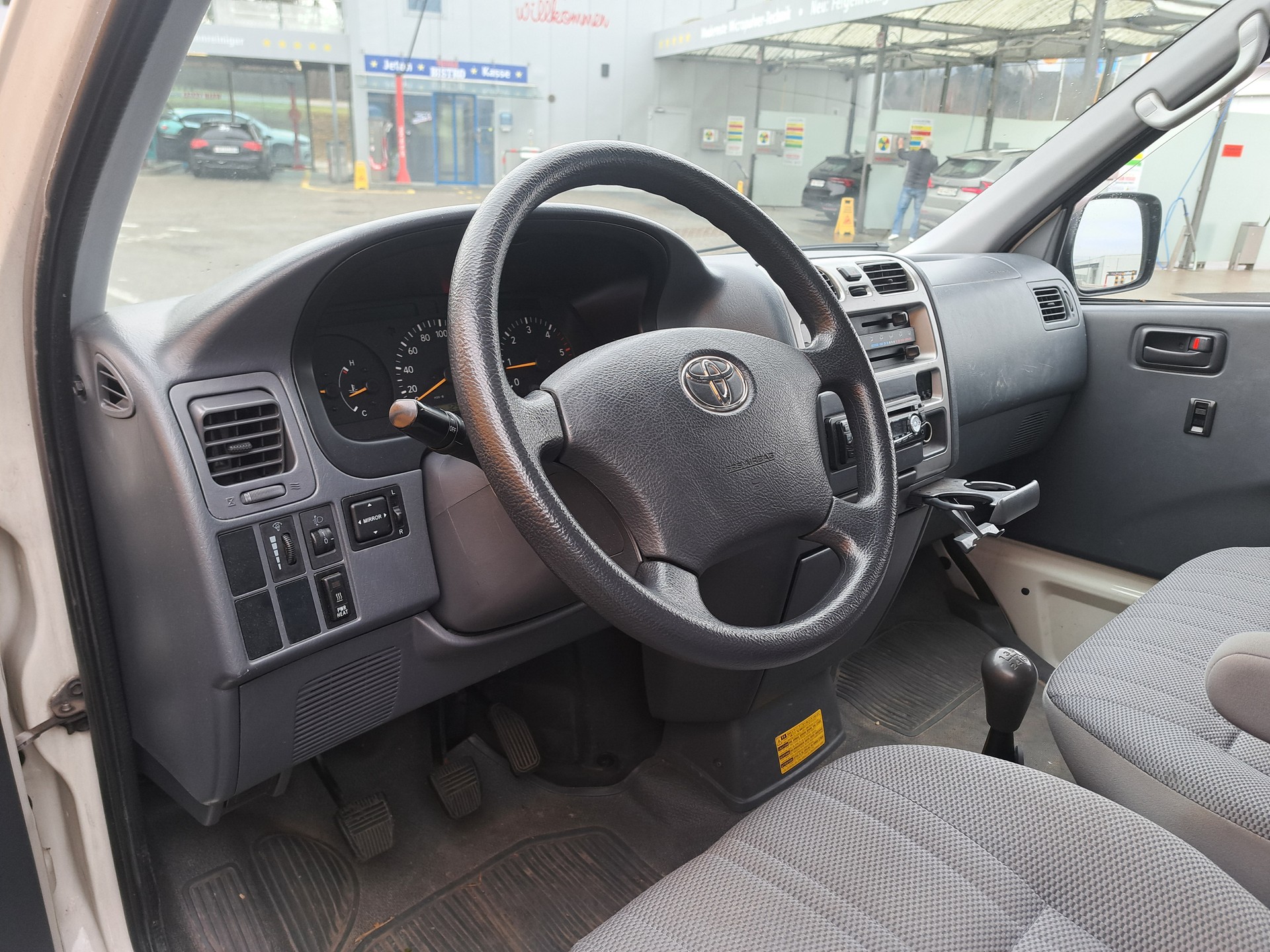 TOYOTA Hiace D-4D Kombi LWB-image-4