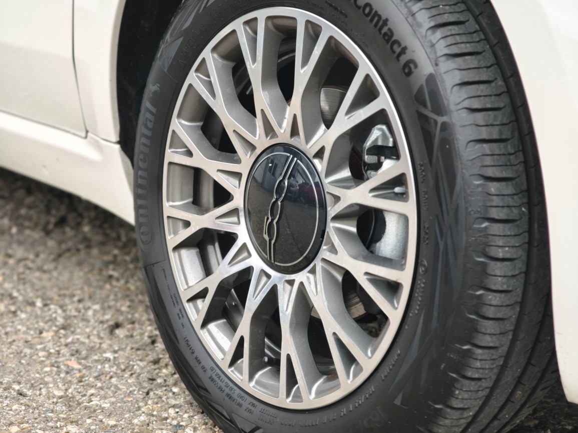 FIAT 500 1.0 Hybrid Cult-image-4