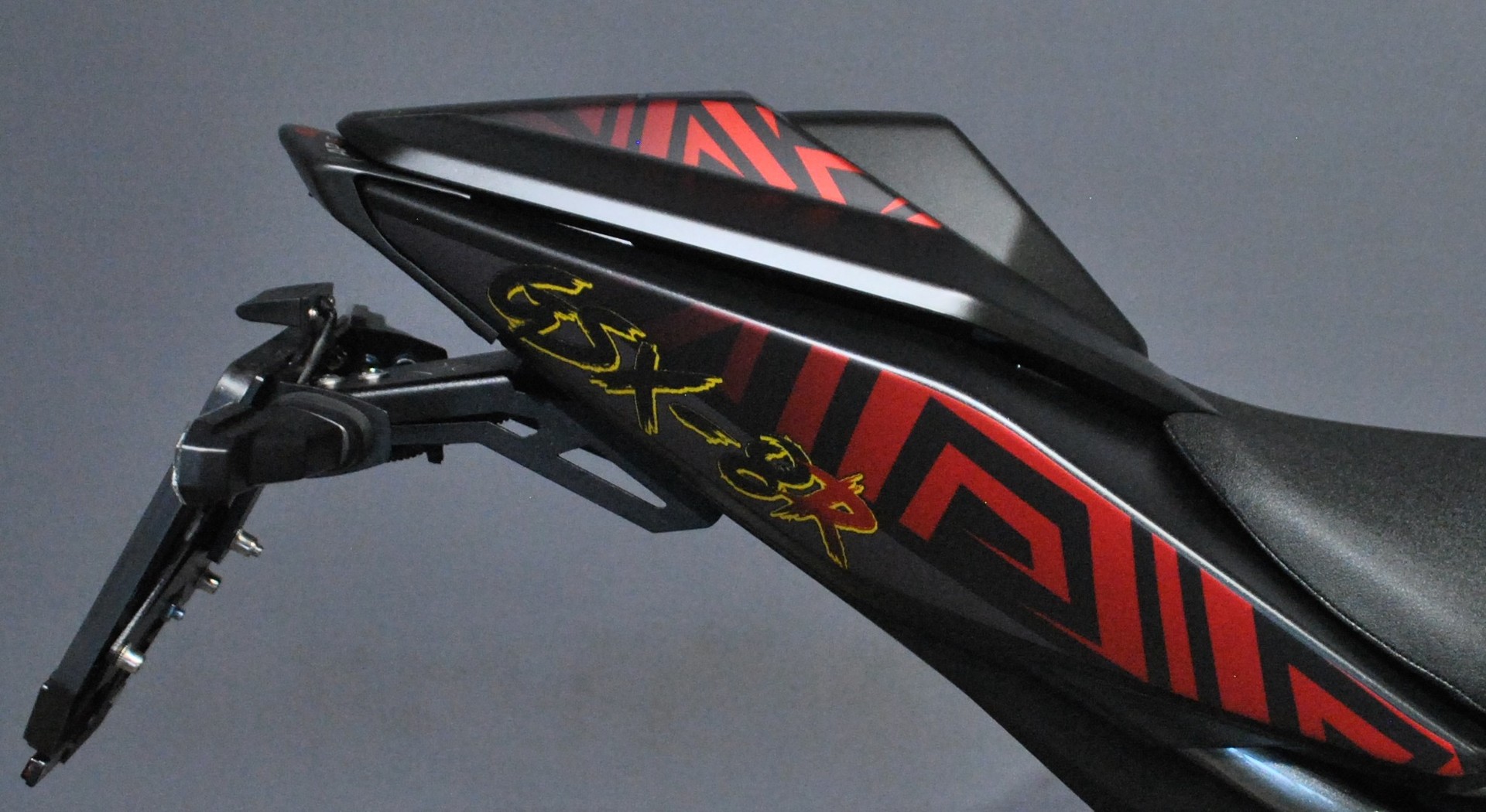SUZUKI GSX 8 R BLACK EVO (35kW)-image-8