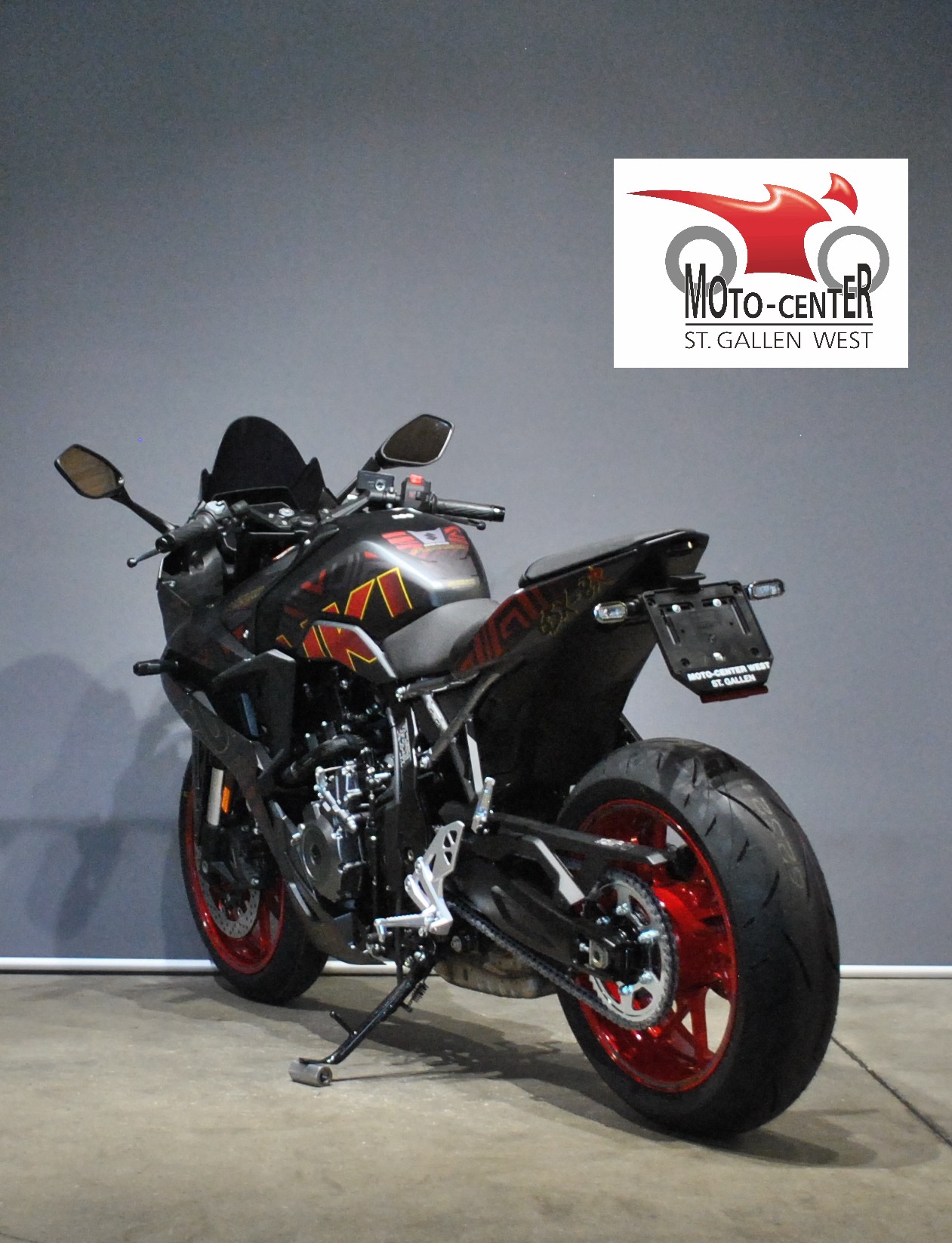 SUZUKI GSX 8 R BLACK EVO (35kW)-image-3