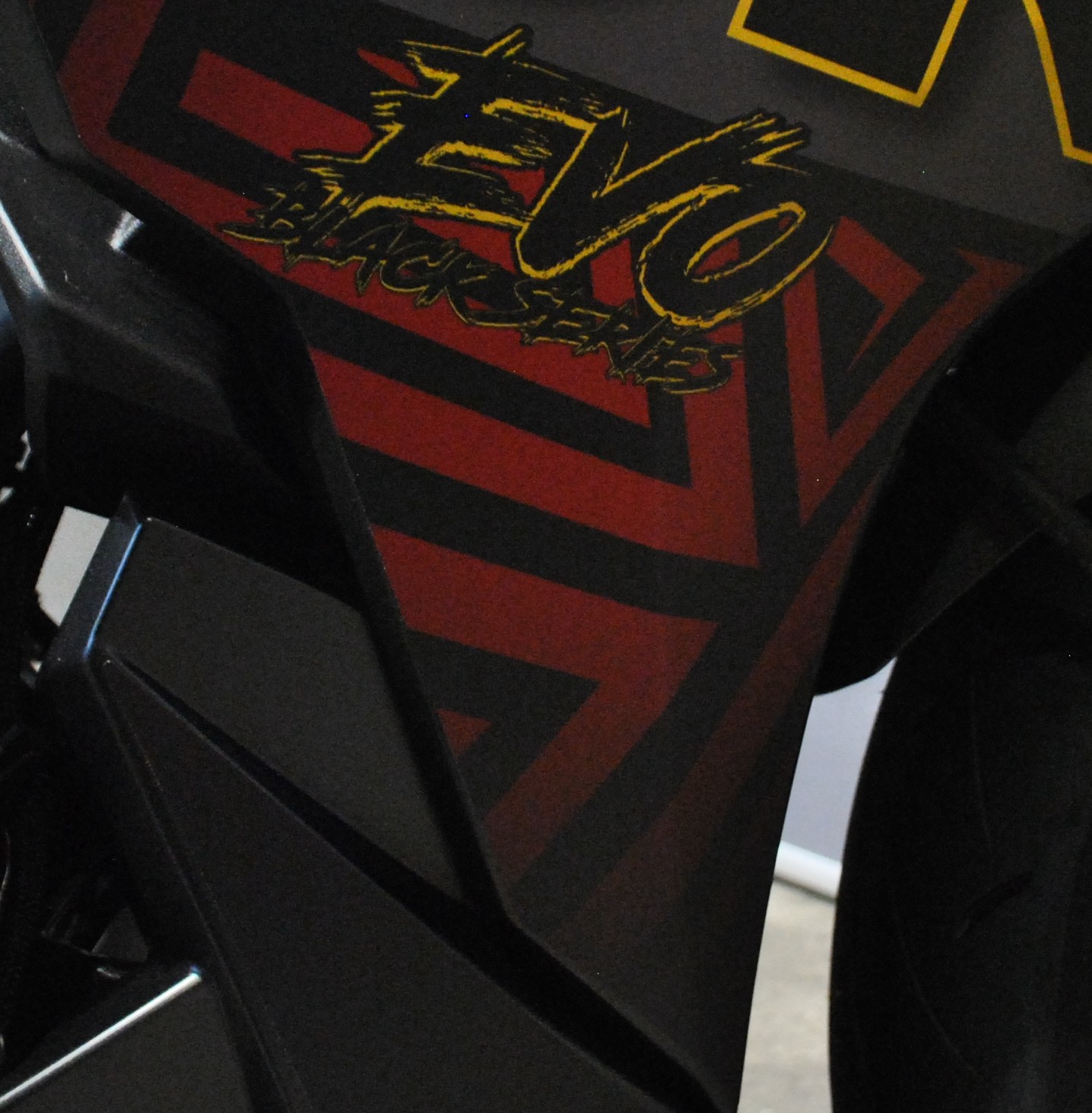 SUZUKI GSX 8 R BLACK EVO (35kW)-image-6