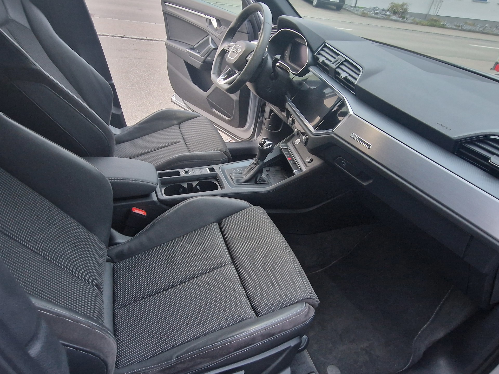 AUDI Q3 35 TFSI advanced S-tronic-image-11