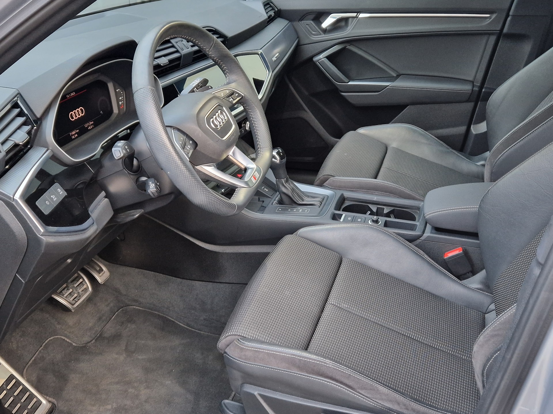 AUDI Q3 35 TFSI advanced S-tronic-image-8