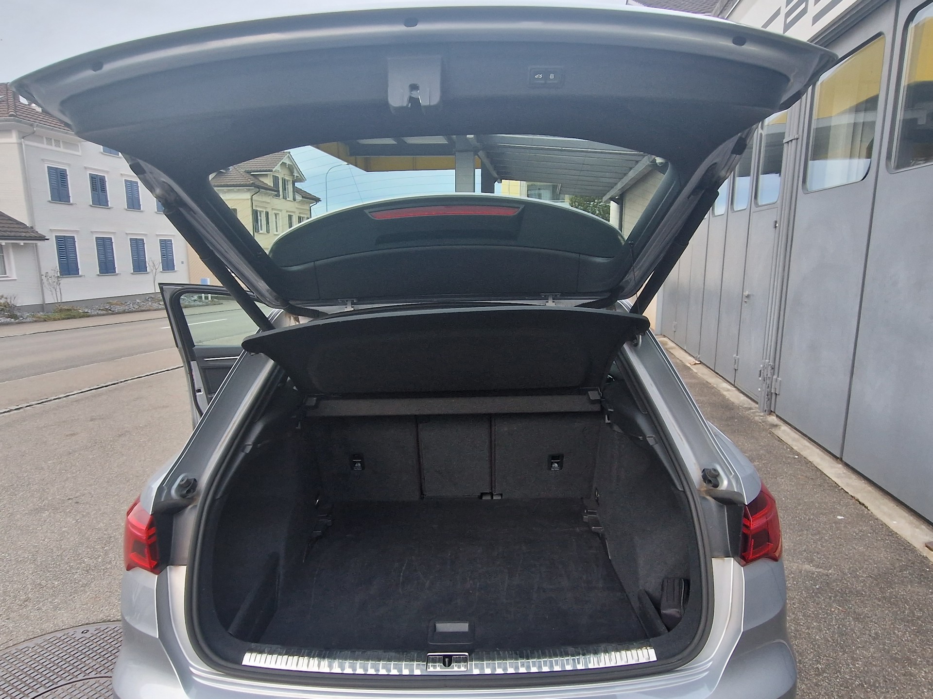 AUDI Q3 35 TFSI advanced S-tronic-image-12