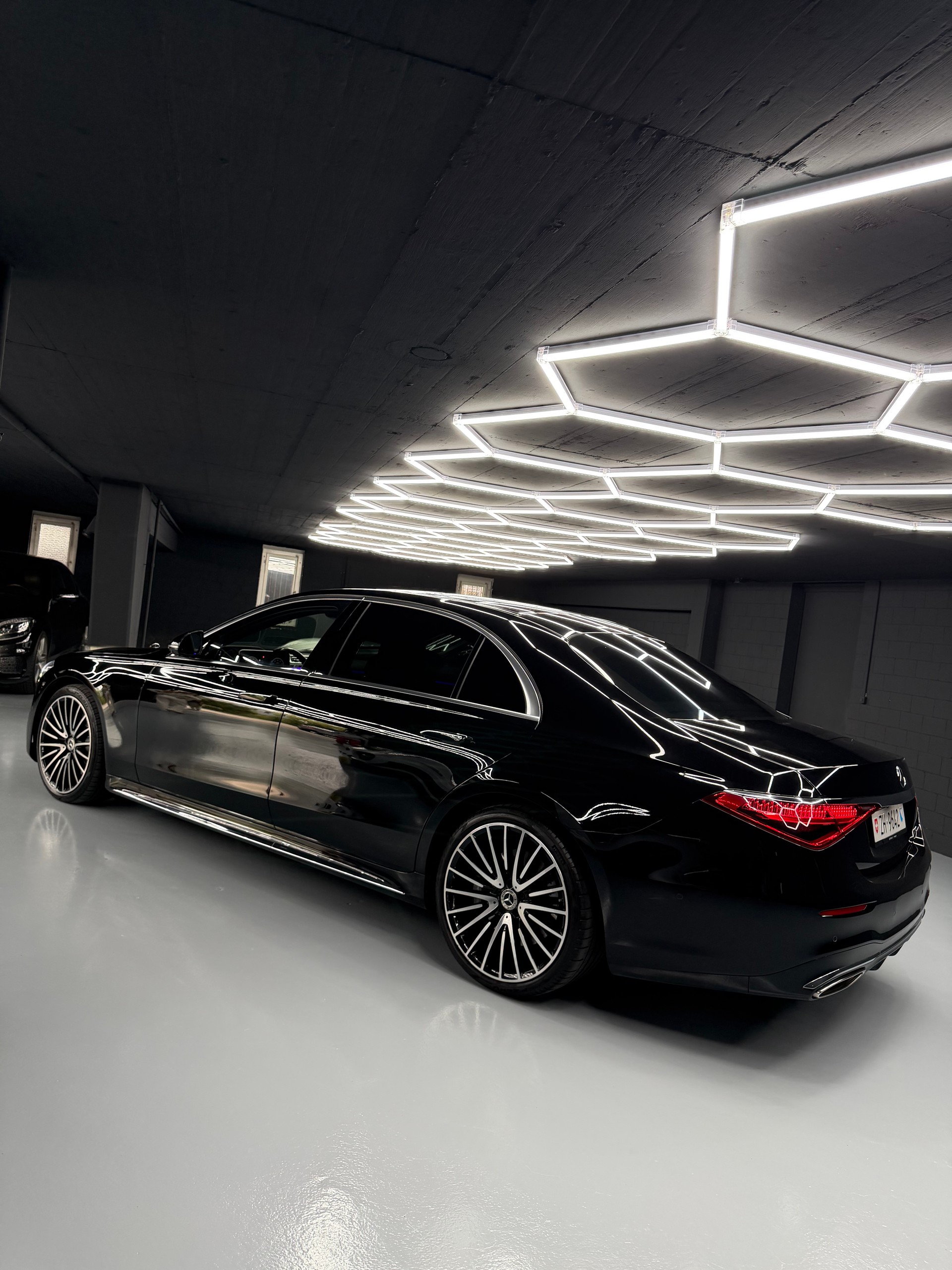 MERCEDES-BENZ S 500 L 4Matic Business Class 9G-Tronic-showroom-element-2