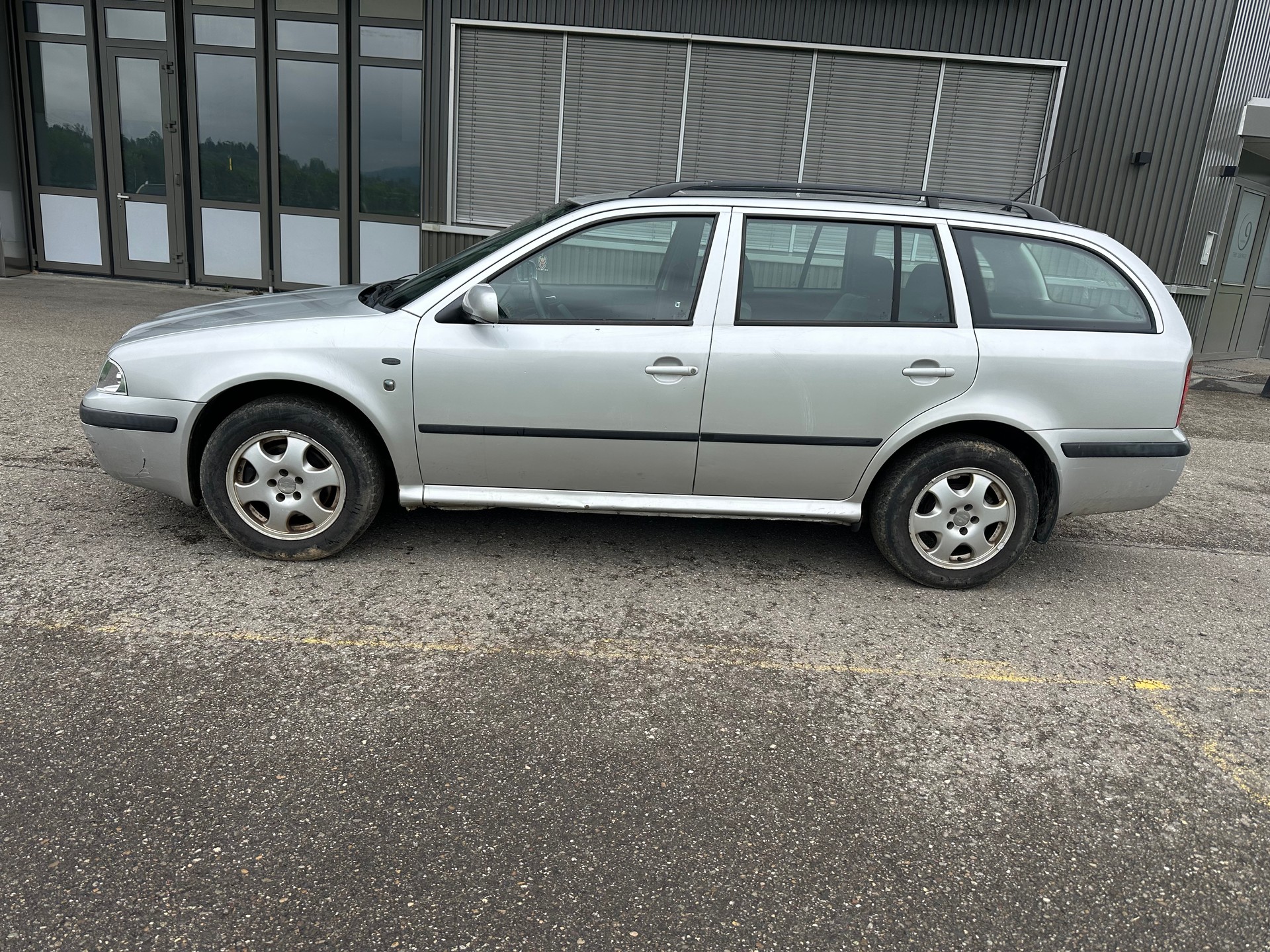SKODA Octavia 1.9 TDI Elegance 4x4-image-4