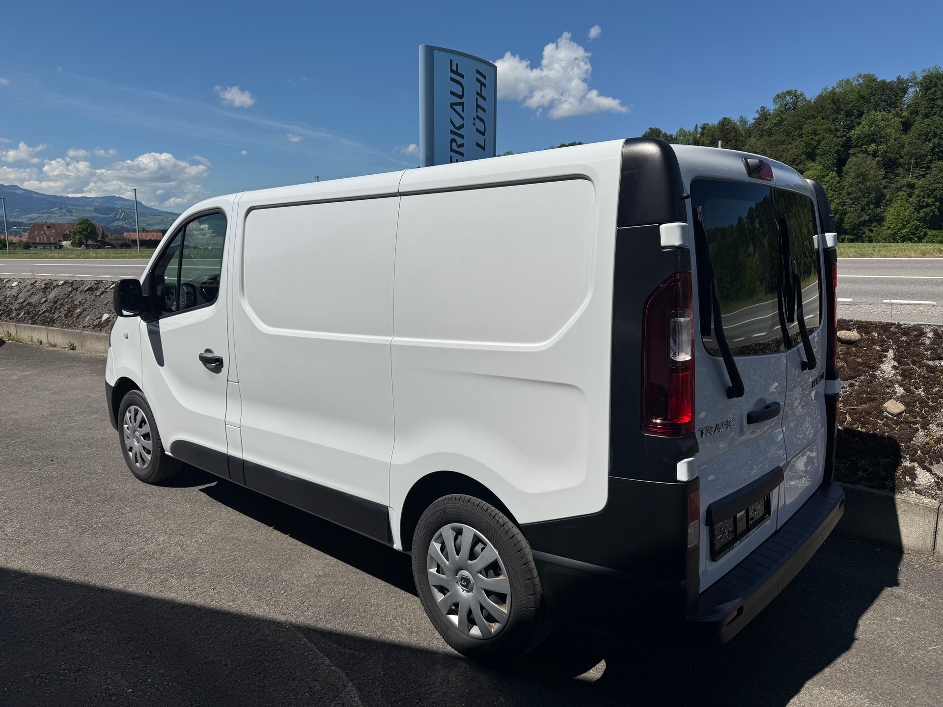 RENAULT Trafic 2.0 dCi 120 3.0t Business L1 H1-image-1