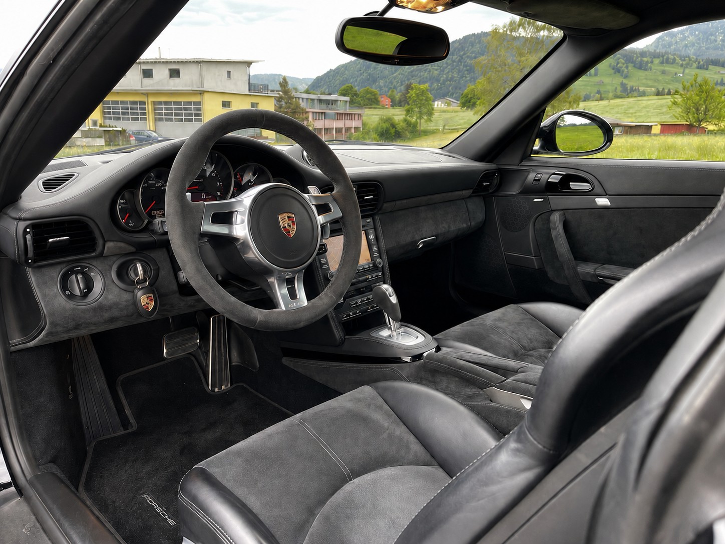 PORSCHE 911 (997.2) Carrera 4 GTS PDK-image-4