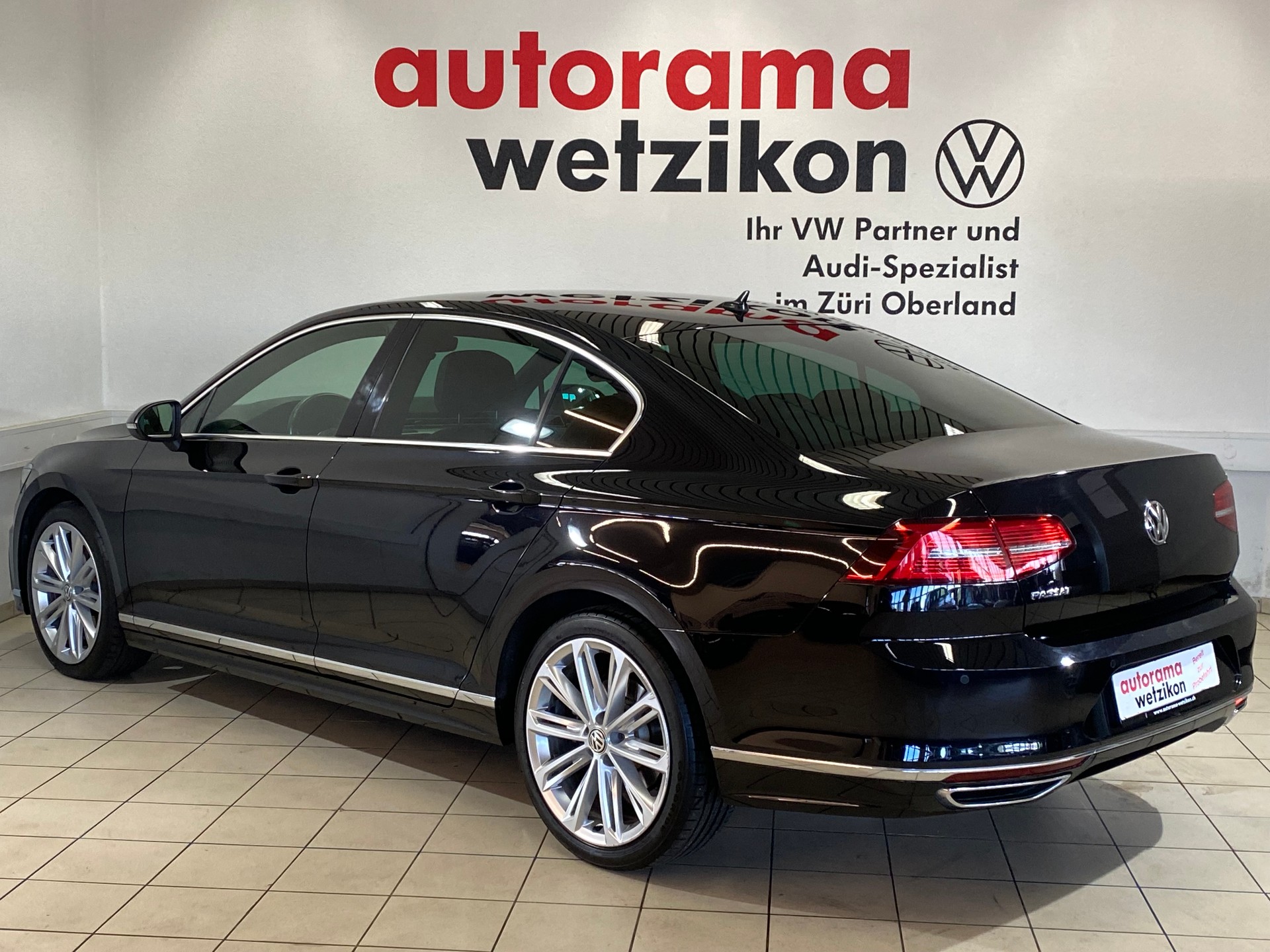 VW Passat 2.0 TDI SCR BMT R-Line Highline DSG-showroom-element-2