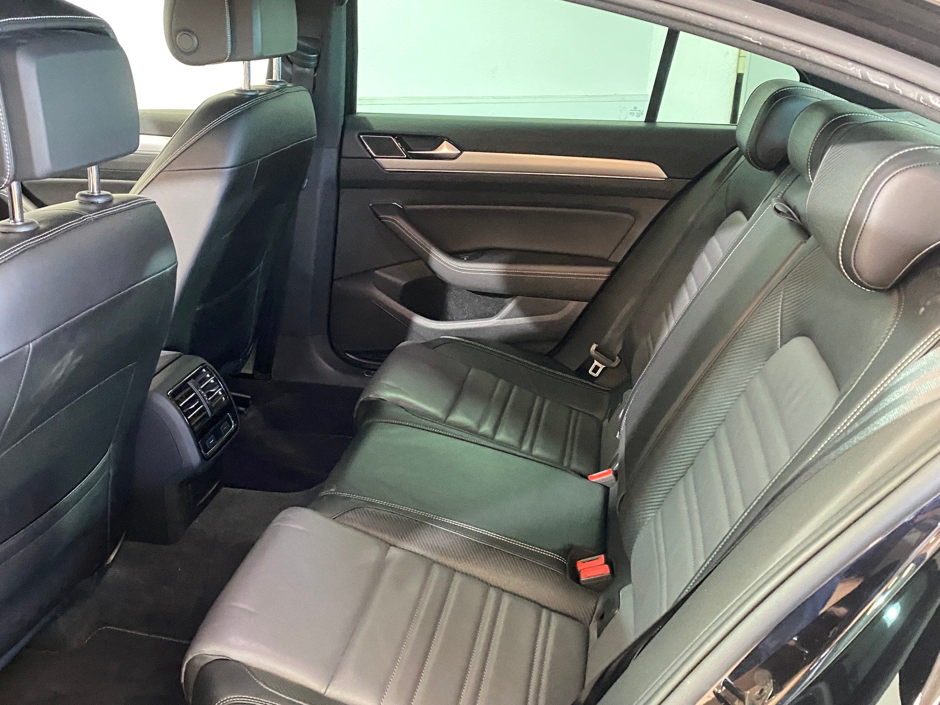 VW Passat 2.0 TDI SCR BMT R-Line Highline DSG-image-8