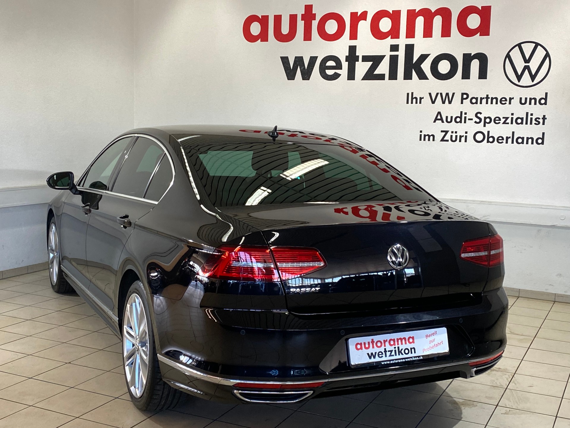 VW Passat 2.0 TDI SCR BMT R-Line Highline DSG-showroom-element-3