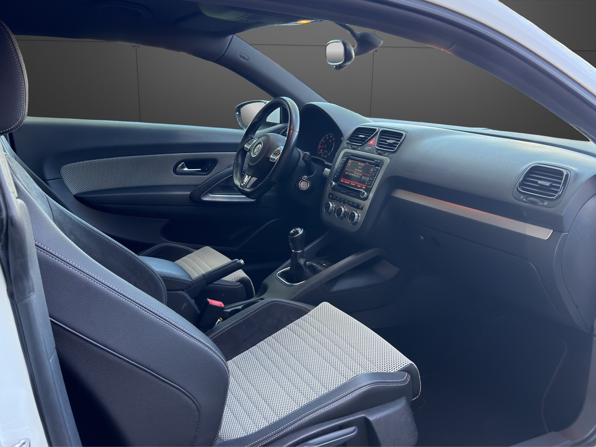 VW Scirocco 2.0 TSI-image-6