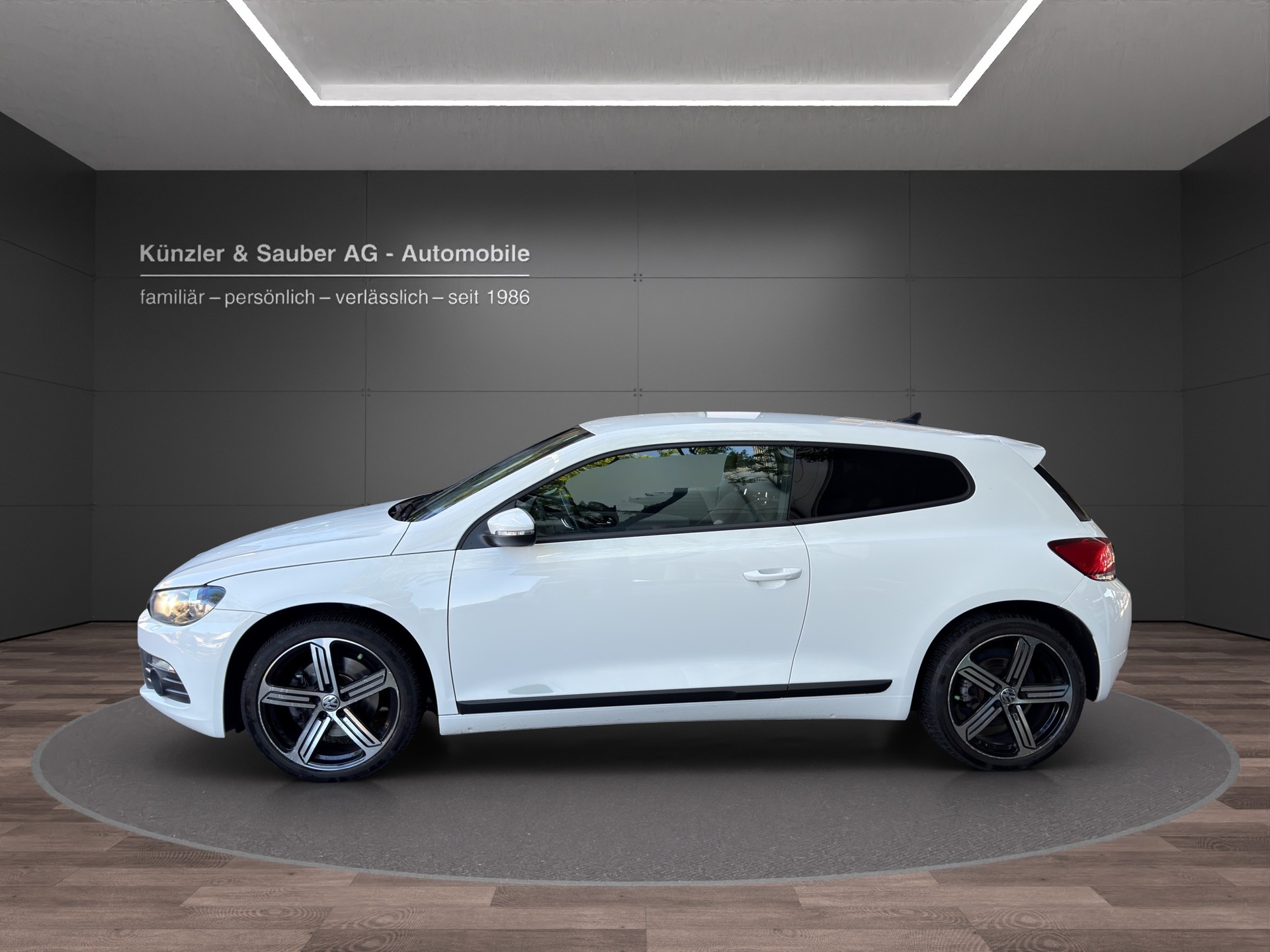 VW Scirocco 2.0 TSI-showroom-element-2