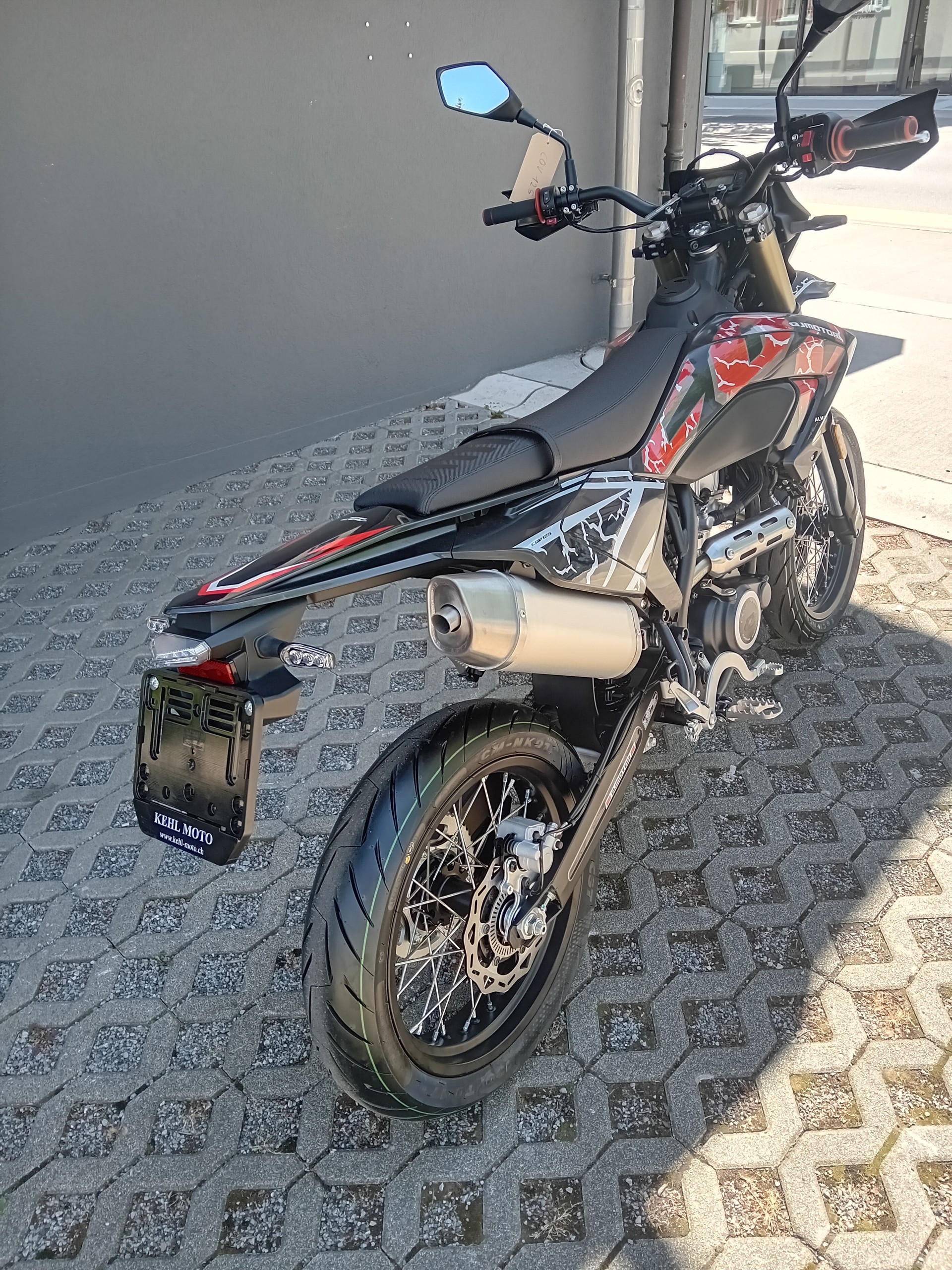 QJ COV 125-image-3