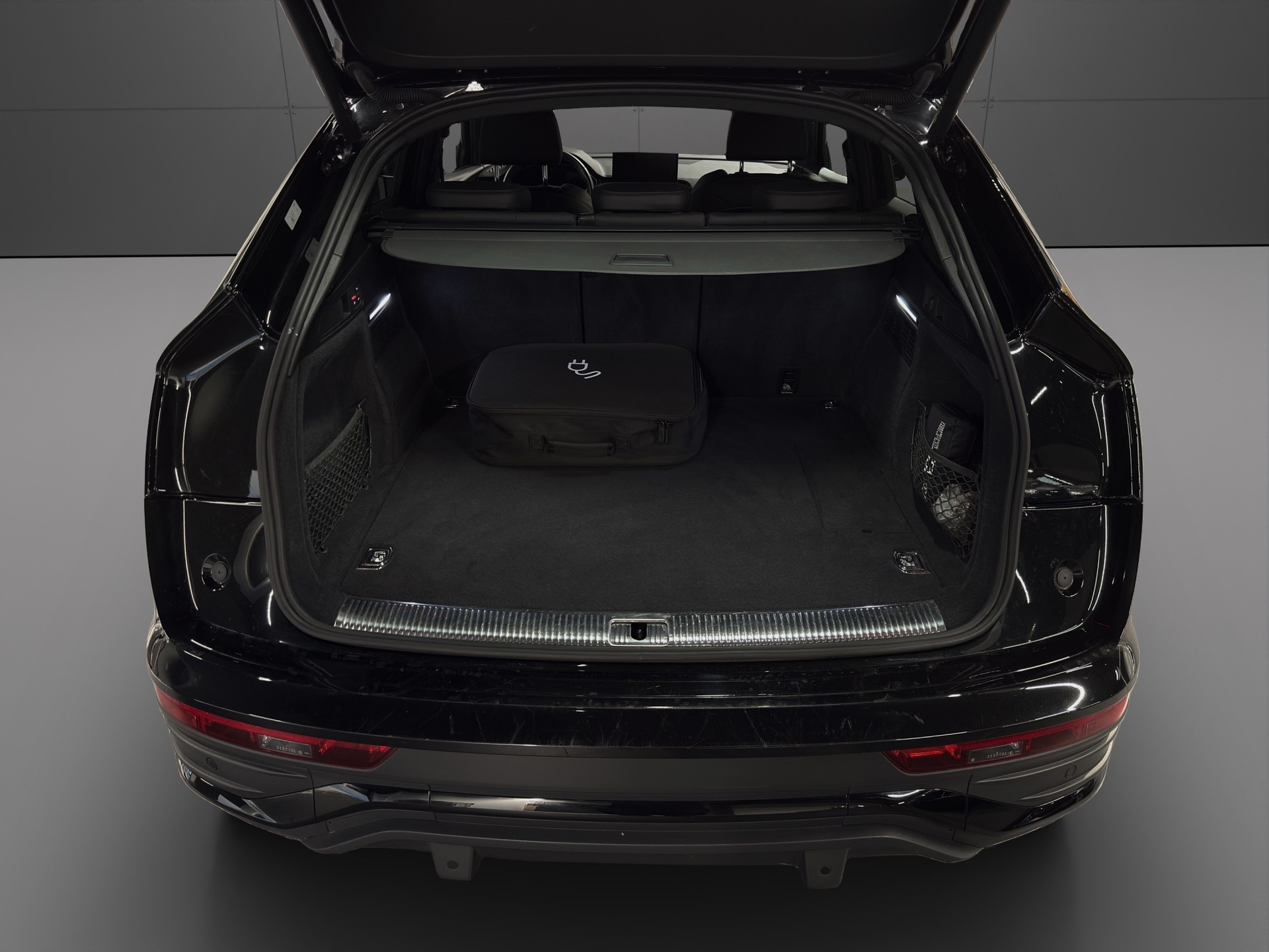 AUDI Q5 Sportback 55 TFSI e PHEV S line quattro S-tronic-image-4