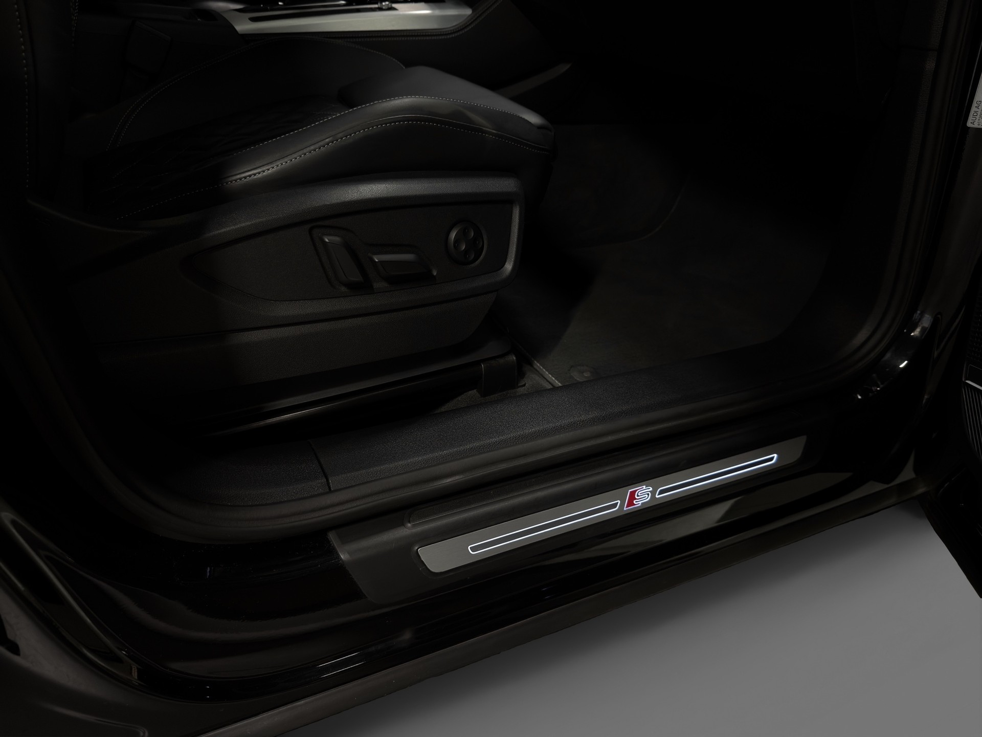 AUDI Q5 Sportback 55 TFSI e PHEV S line quattro S-tronic-image-11