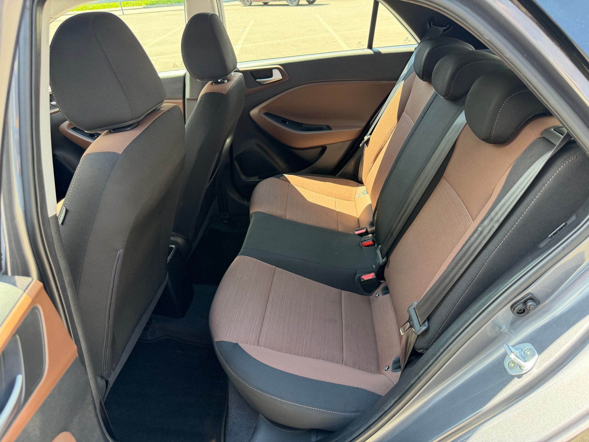 HYUNDAI i20 1.2 Amplia-image-5