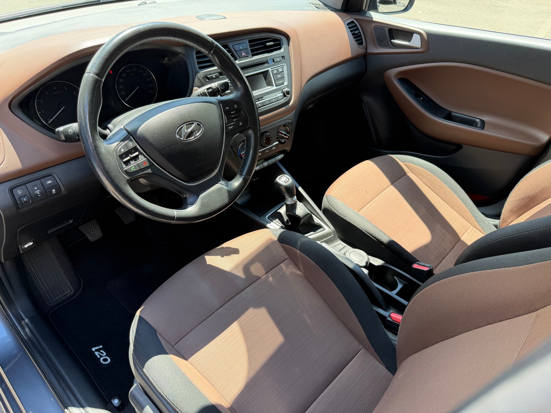 HYUNDAI i20 1.2 Amplia-image-4