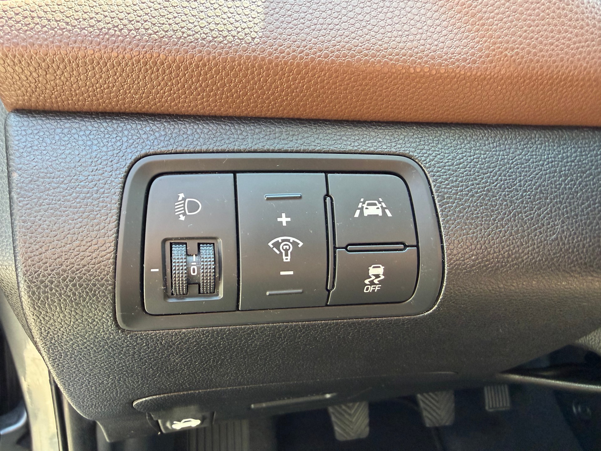 HYUNDAI i20 1.2 Amplia-image-9
