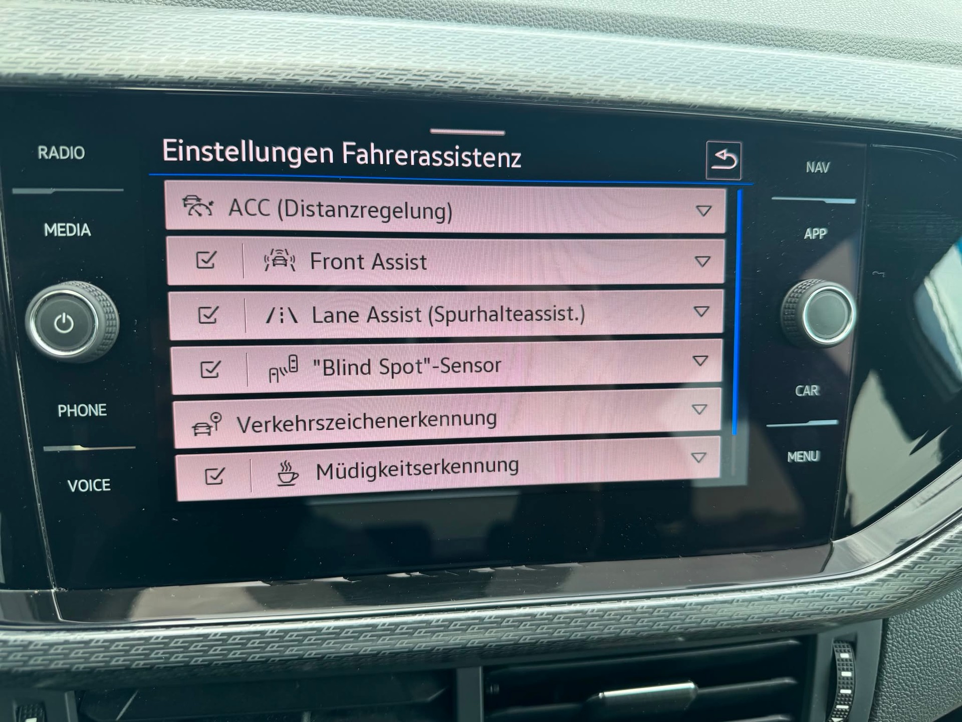VW T-Cross 1.0 TSI Style DSG-image-11