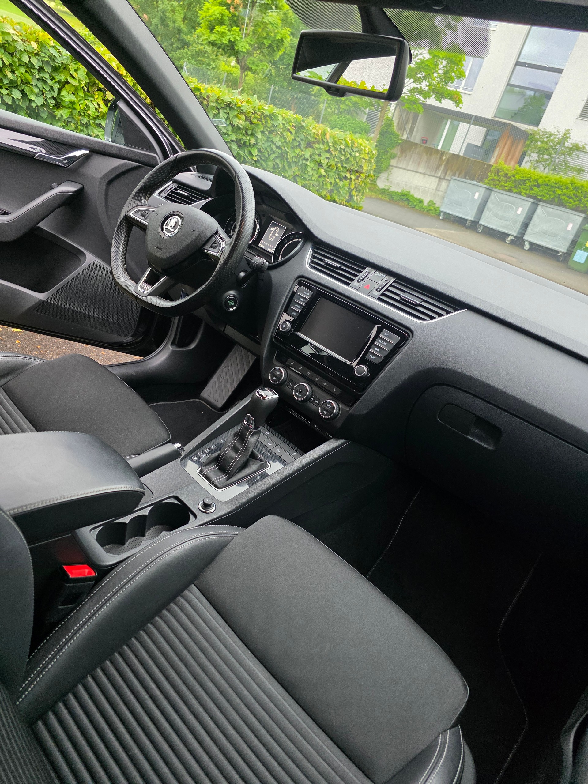 SKODA Octavia Combi 2.0 TDI RS DSG-image-14