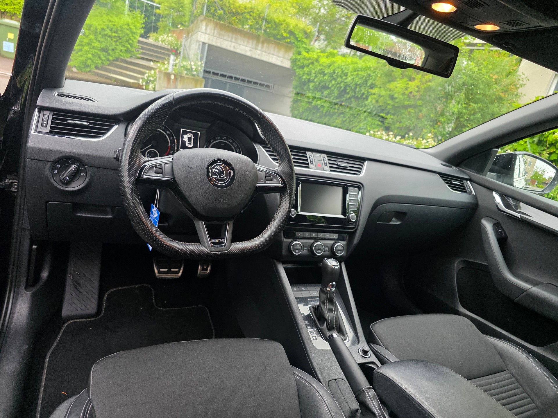 SKODA Octavia Combi 2.0 TDI RS DSG-image-9