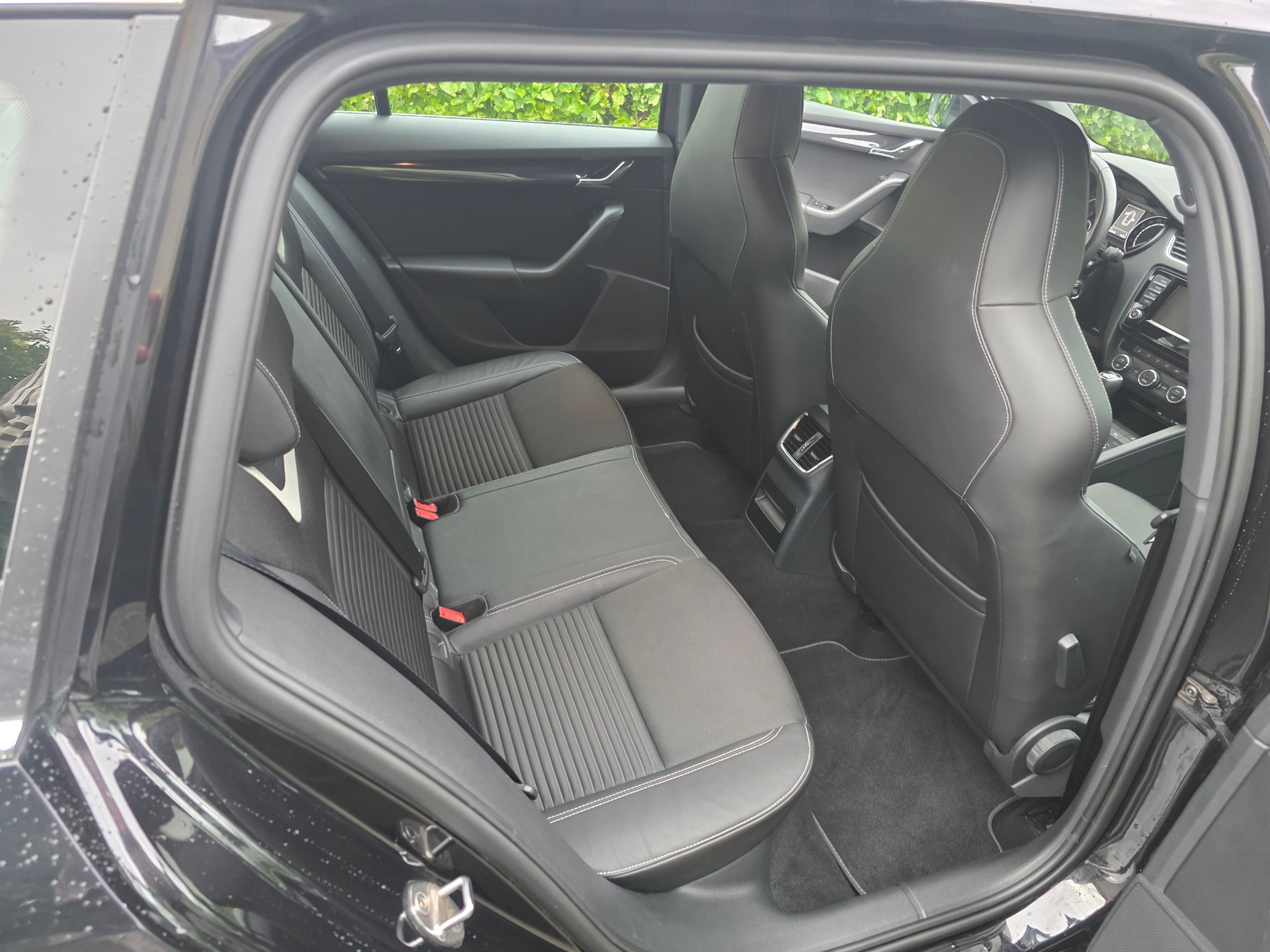 SKODA Octavia Combi 2.0 TDI RS DSG-image-13