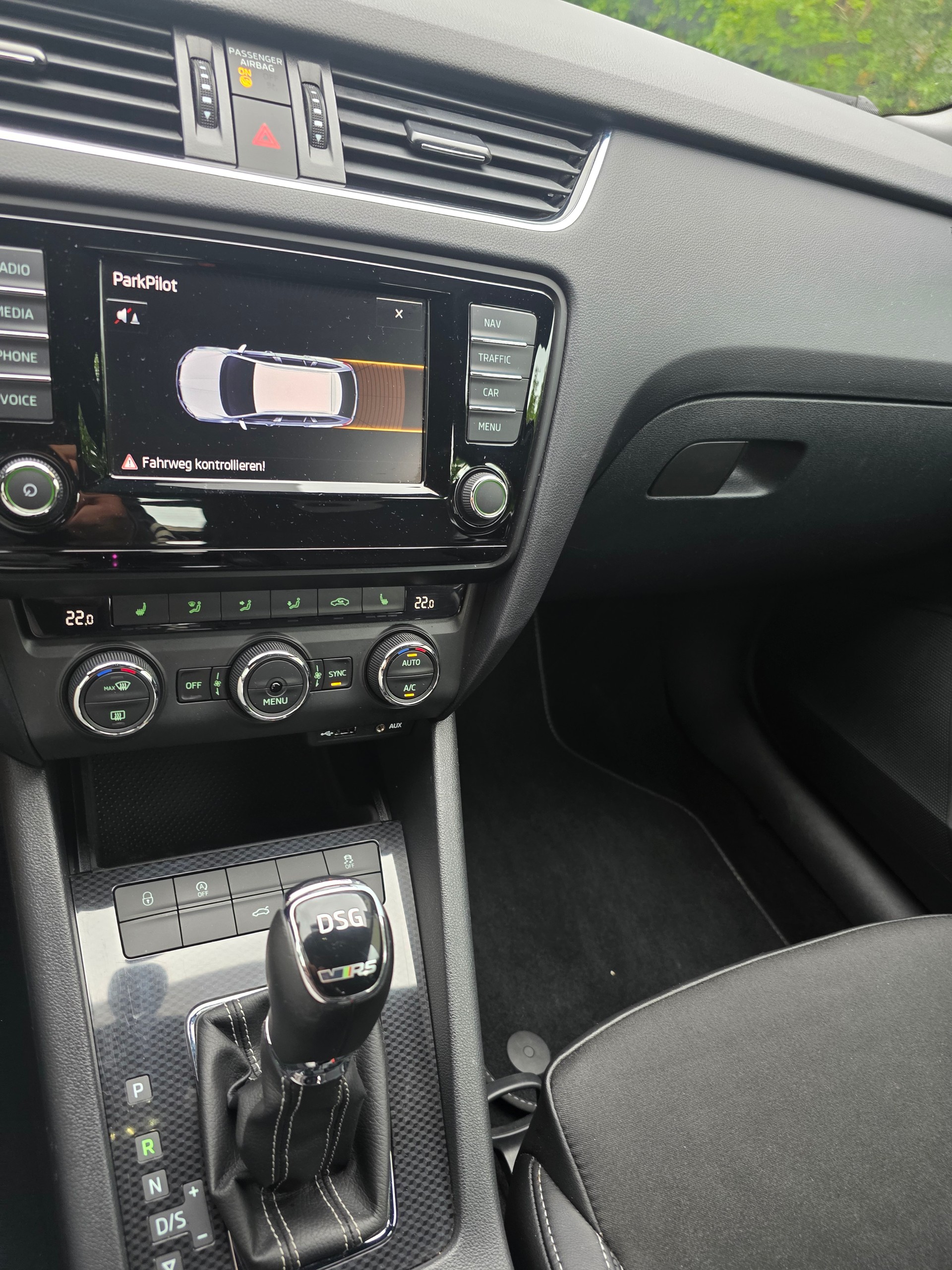 SKODA Octavia Combi 2.0 TDI RS DSG-image-17