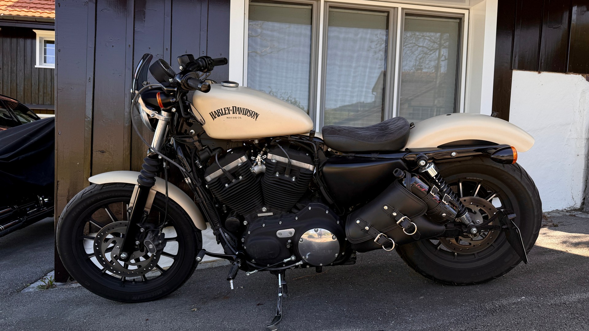 HARLEY-DAVIDSON XL 883 N Sportster Iron ABS-image-1