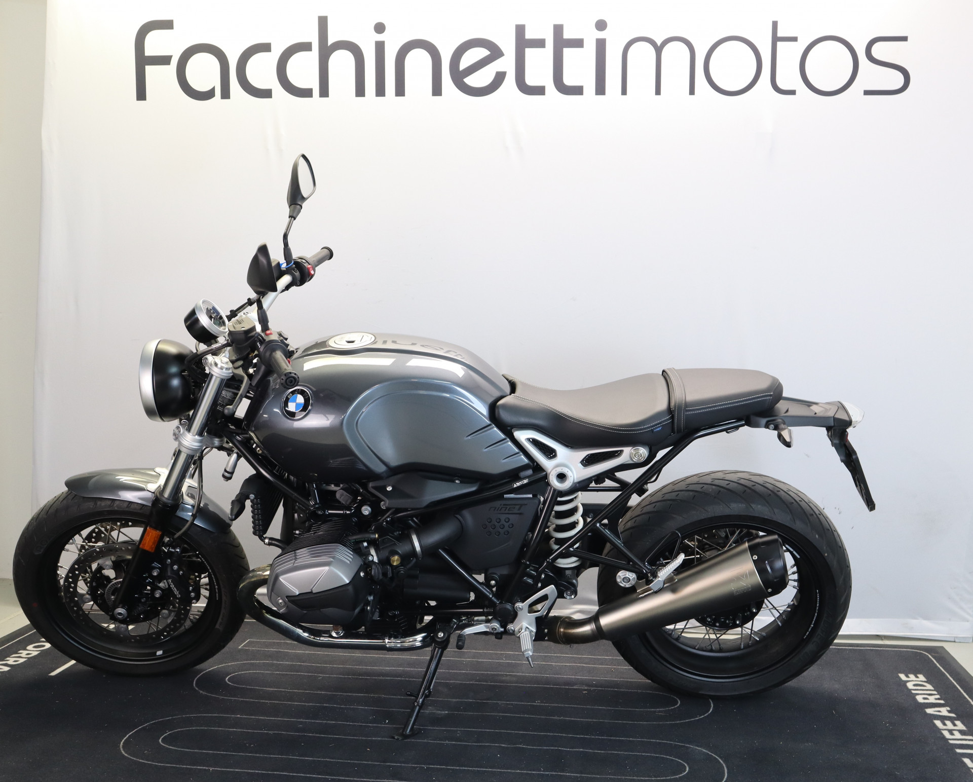 BMW R nineT Pure-image-1