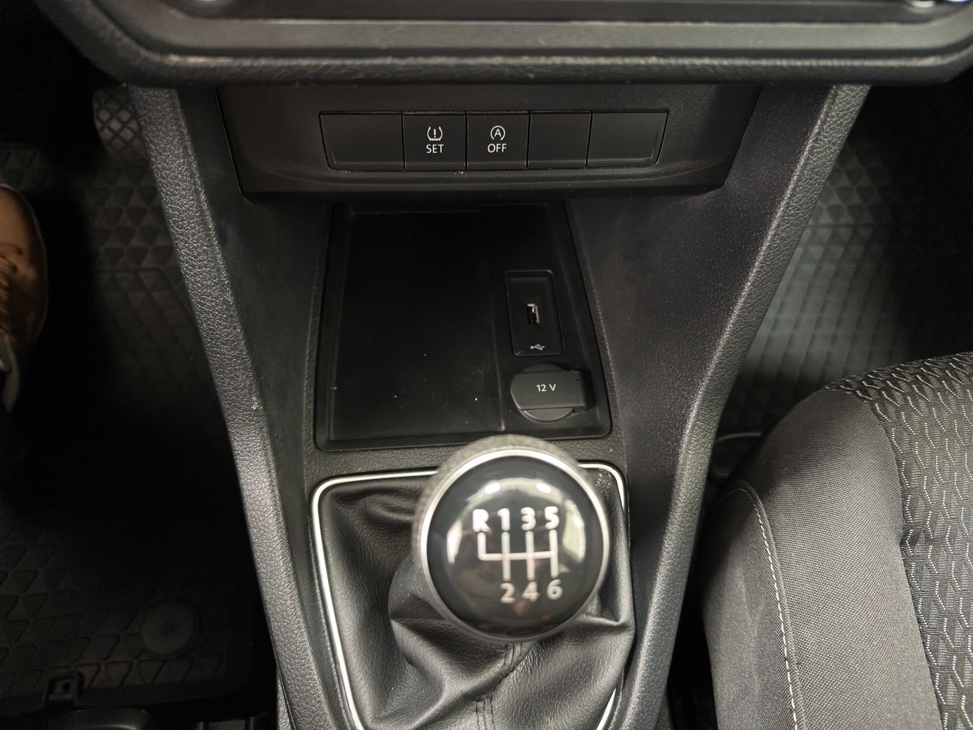 VW Caddy Maxi 1.4 TSI Family-image-26