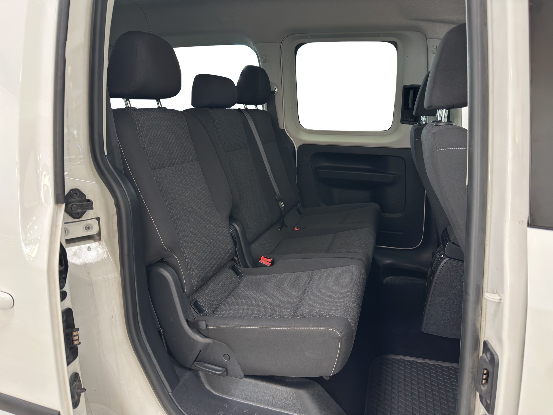 VW Caddy Maxi 1.4 TSI Family-image-9