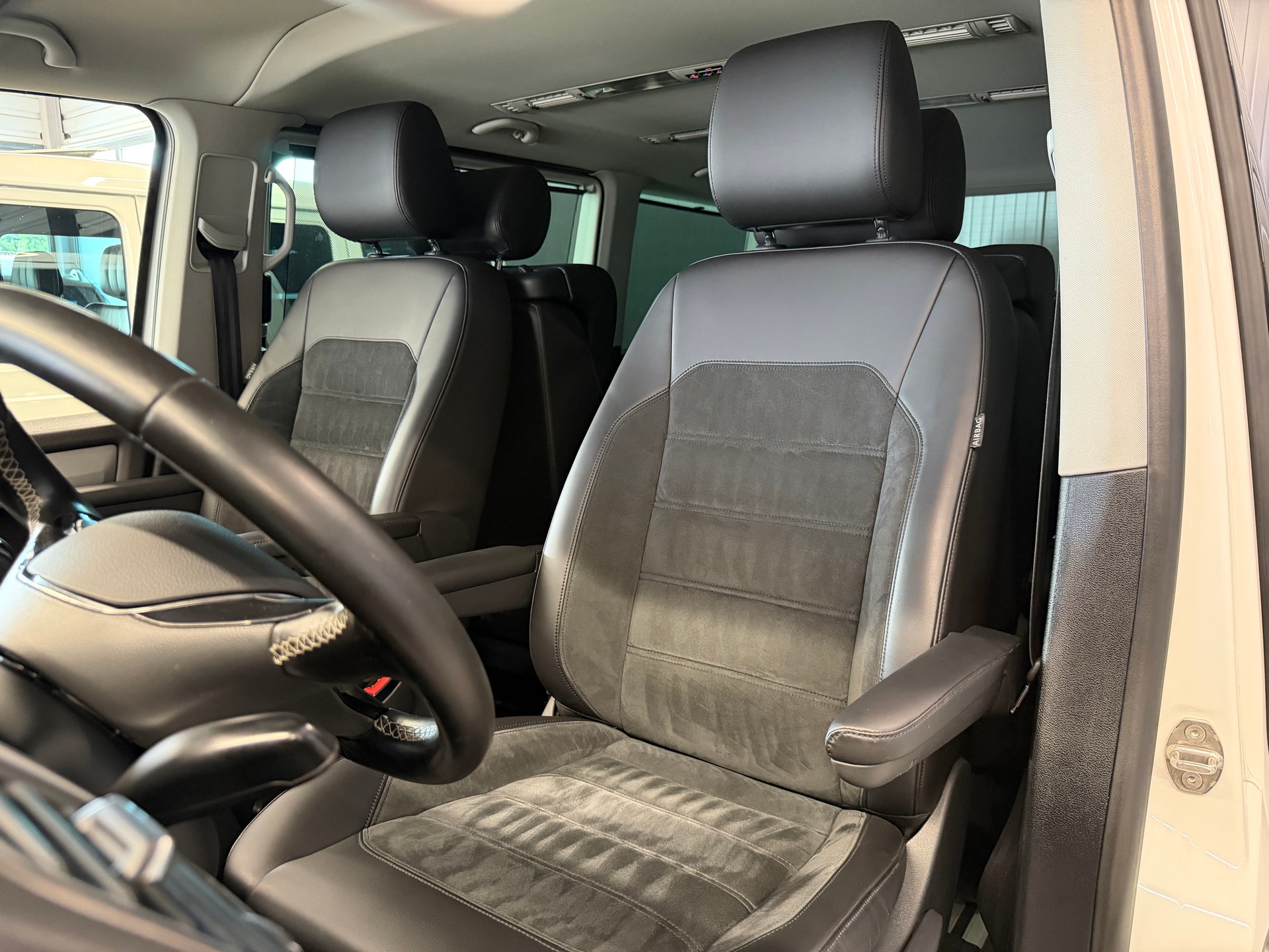 VW T6 Multivan 2.0 TDI Highline 4Motion DSG-image-12