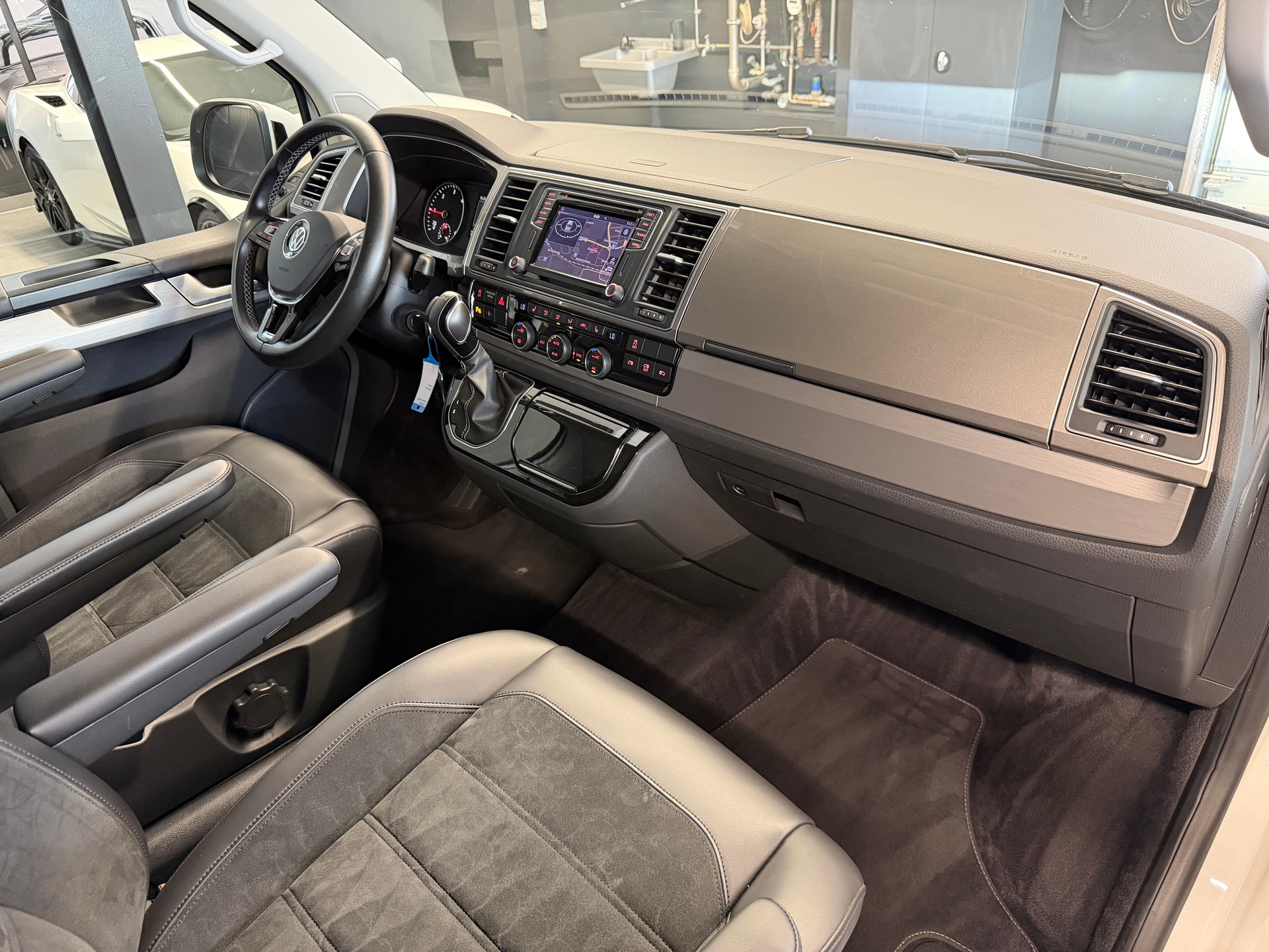 VW T6 Multivan 2.0 TDI Highline 4Motion DSG-image-13