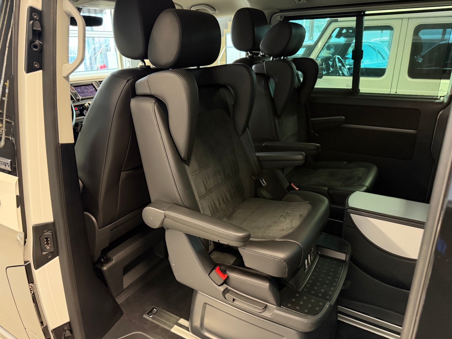VW T6 Multivan 2.0 TDI Highline 4Motion DSG-image-24