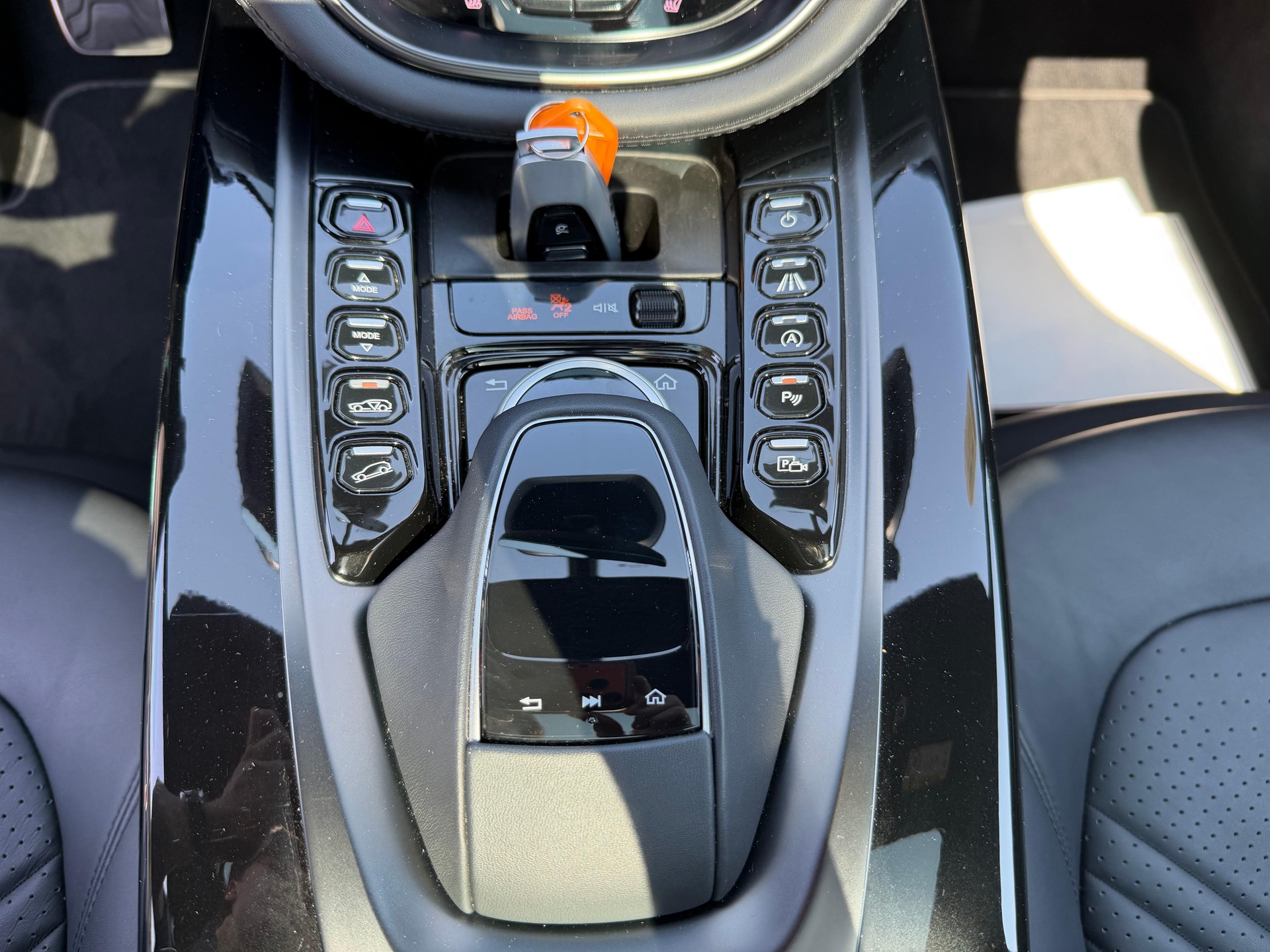 ASTON MARTIN DBX 4.0 V8 Bi-Turbo-image-6