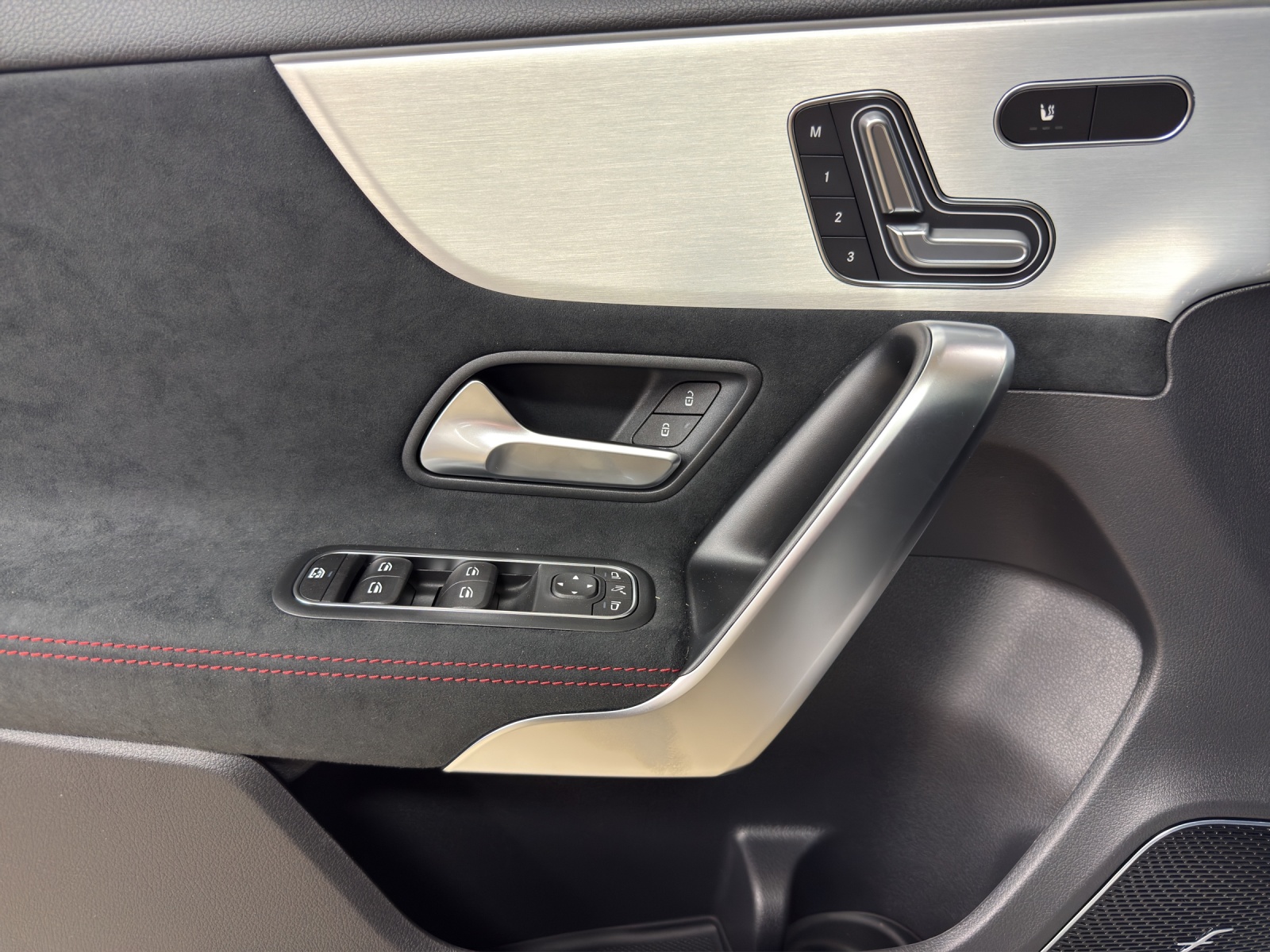 MERCEDES-BENZ A 35 AMG 4Matic 8G-DCT-image-12