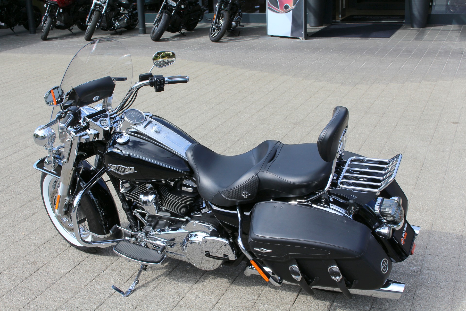 HARLEY-DAVIDSON FLHRC Road King Classic 107 ABS-image-3