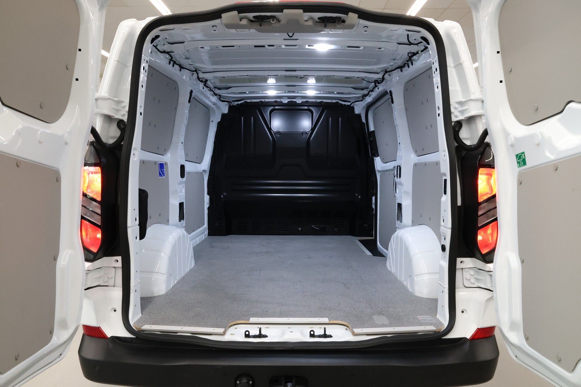 FORD Transit Custom Van 320 L1 2.0 EcoBlue 170 Trend 4x4-image-12