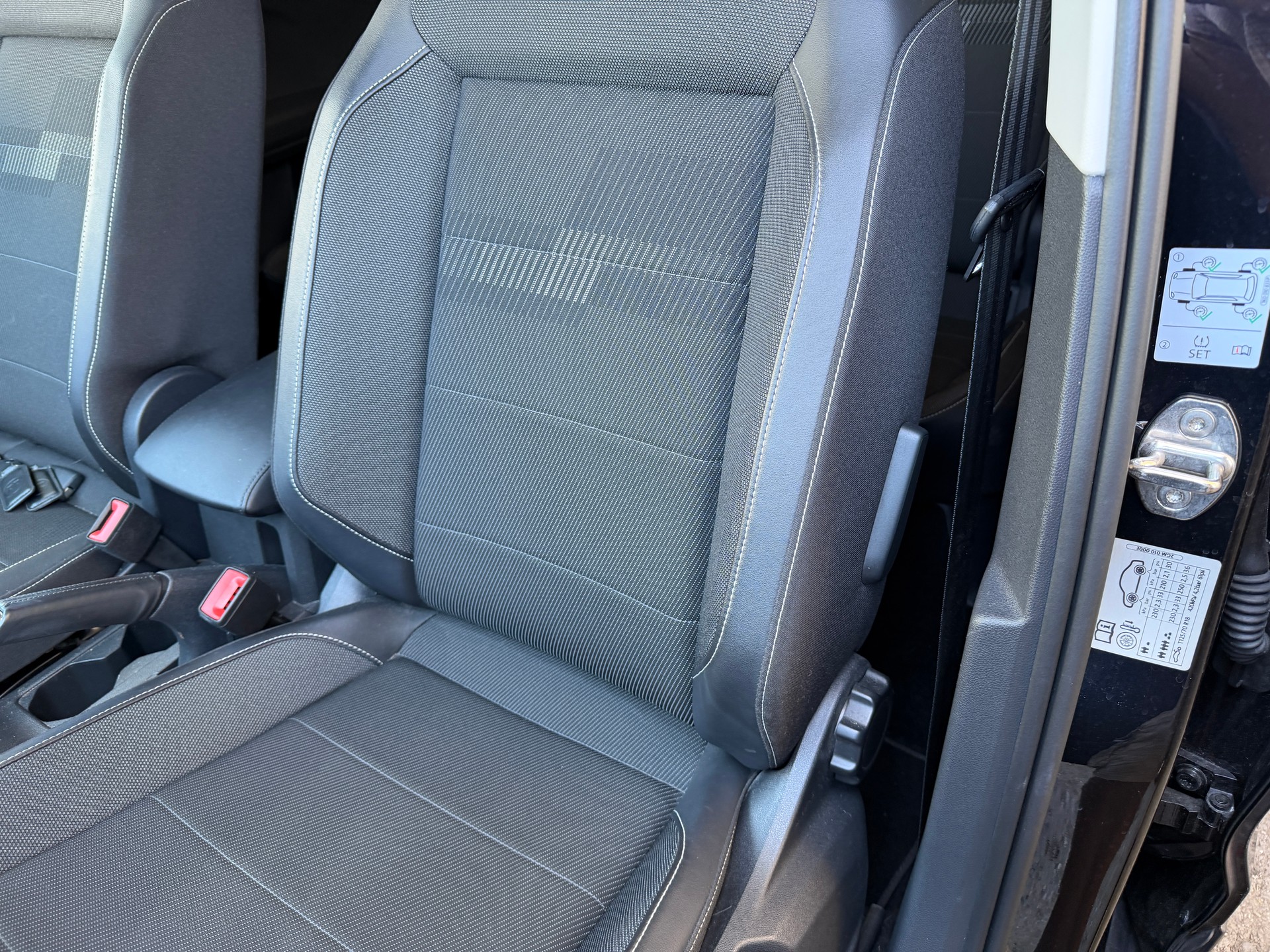 VW T-Cross 1.0 TSI Life Selection-image-5