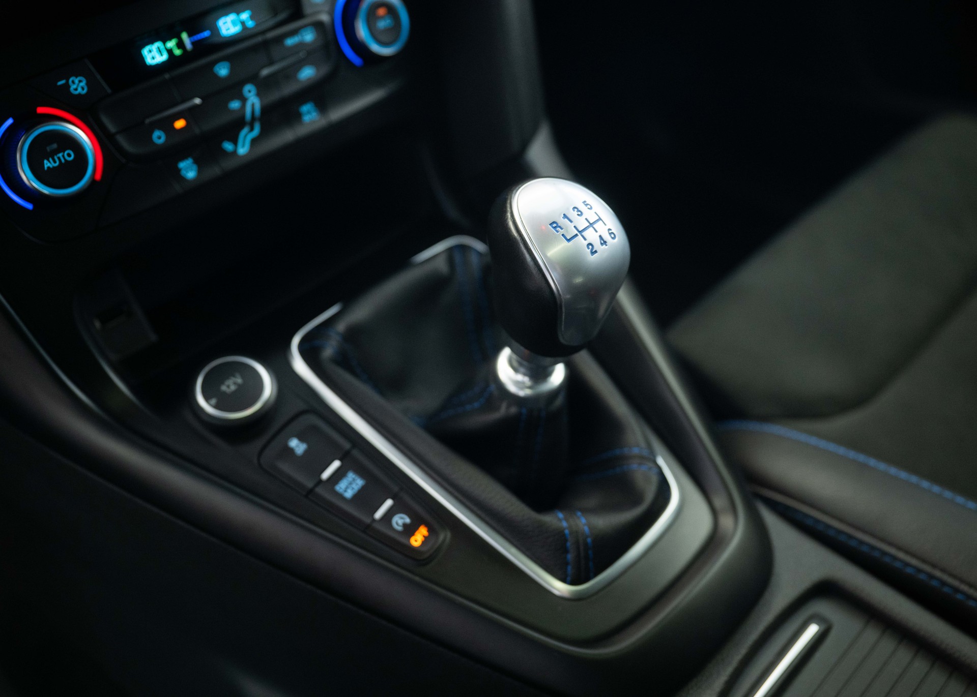 FORD Focus 2.3 EcoBoost RS AWD (2nd hand Swiss car, RS-Performance pack, sublime condition, full Ford service history)-image-29