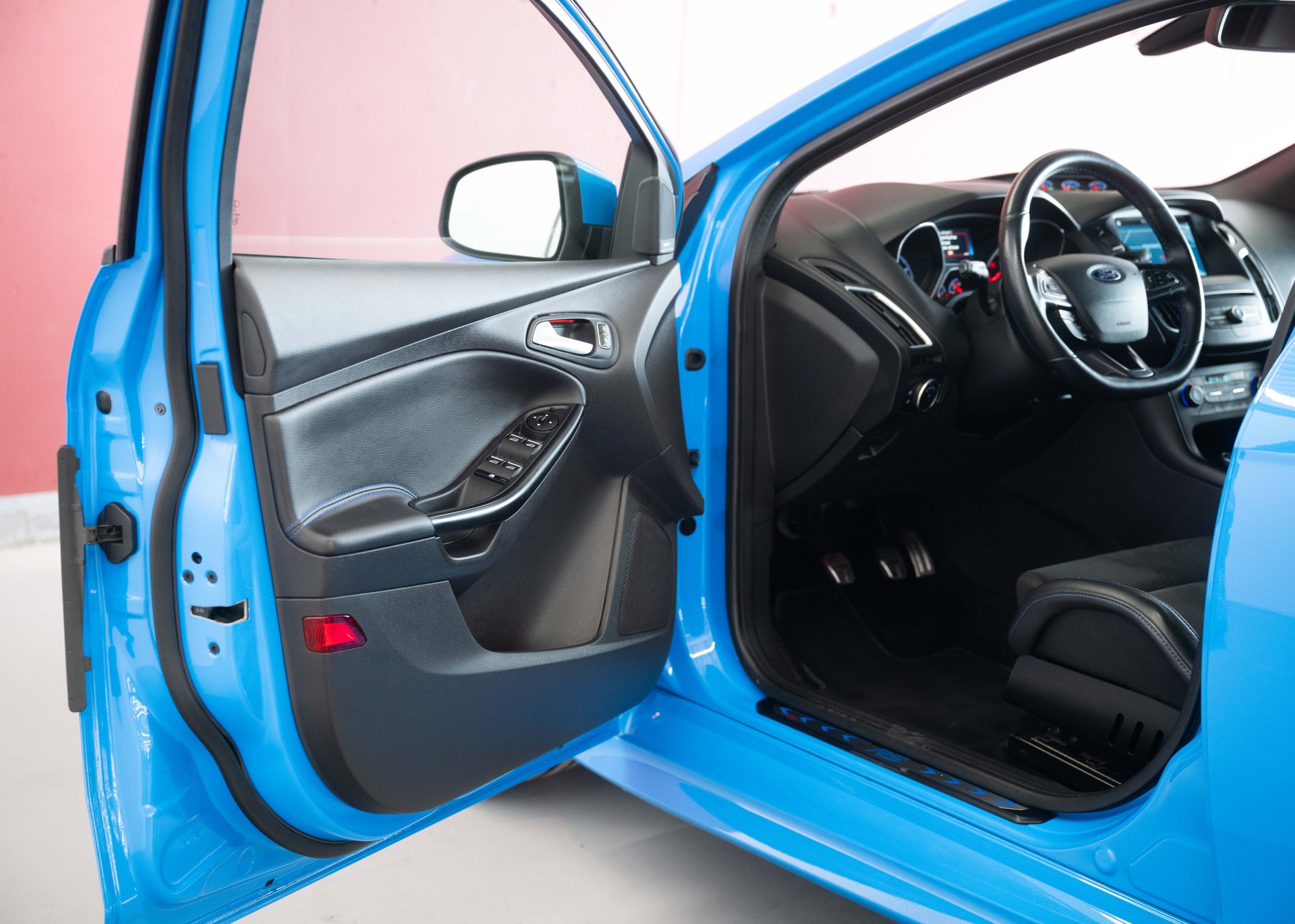 FORD Focus 2.3 EcoBoost RS AWD (2nd hand Swiss car, RS-Performance pack, sublime condition, full Ford service history)-image-30